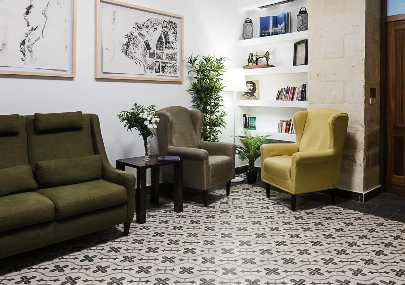 Two Pillows Boutique Hostel