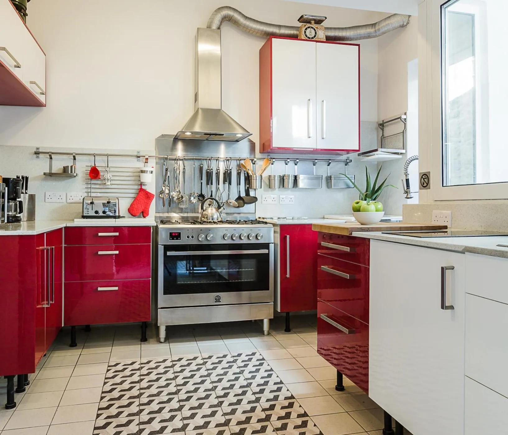 Communal kitchen in Two Pillows Boutique Hostel