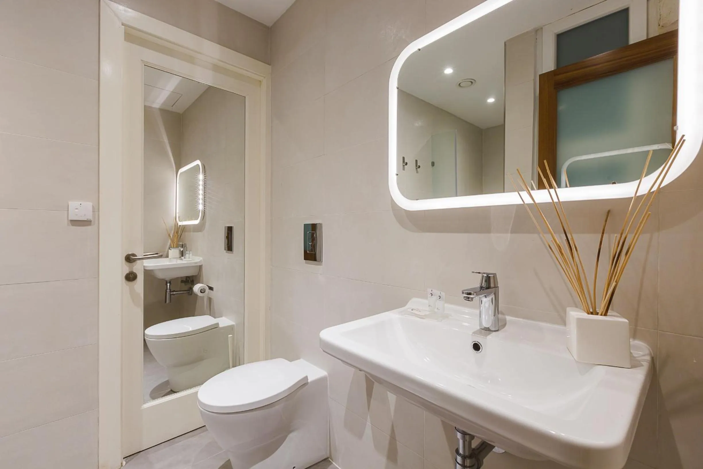 Two Pillows Boutique Hostel