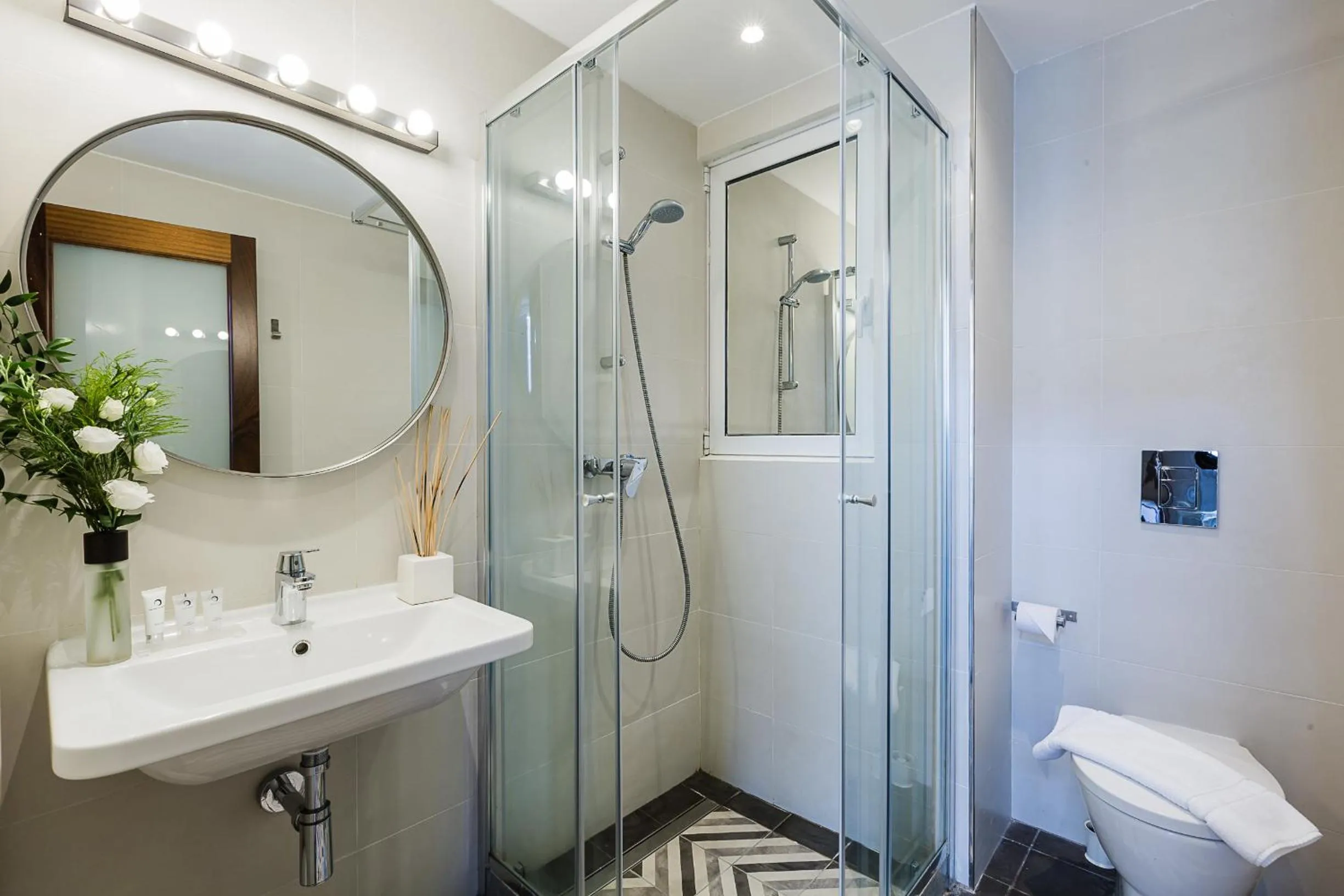 Bathroom in Two Pillows Boutique Hostel