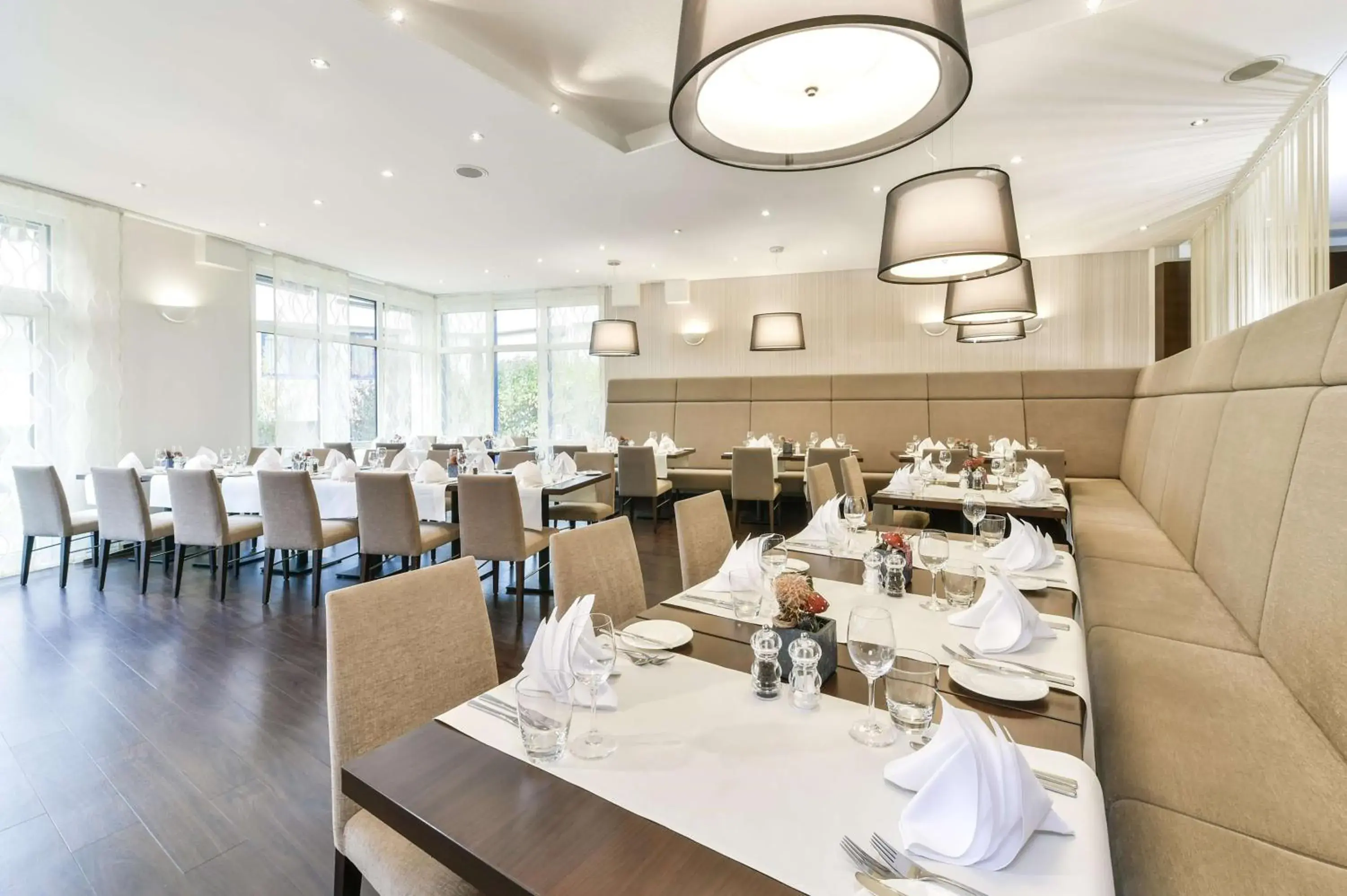 Restaurant/places to eat in NH München Airport Restaurant/places to eat in NH München Airport