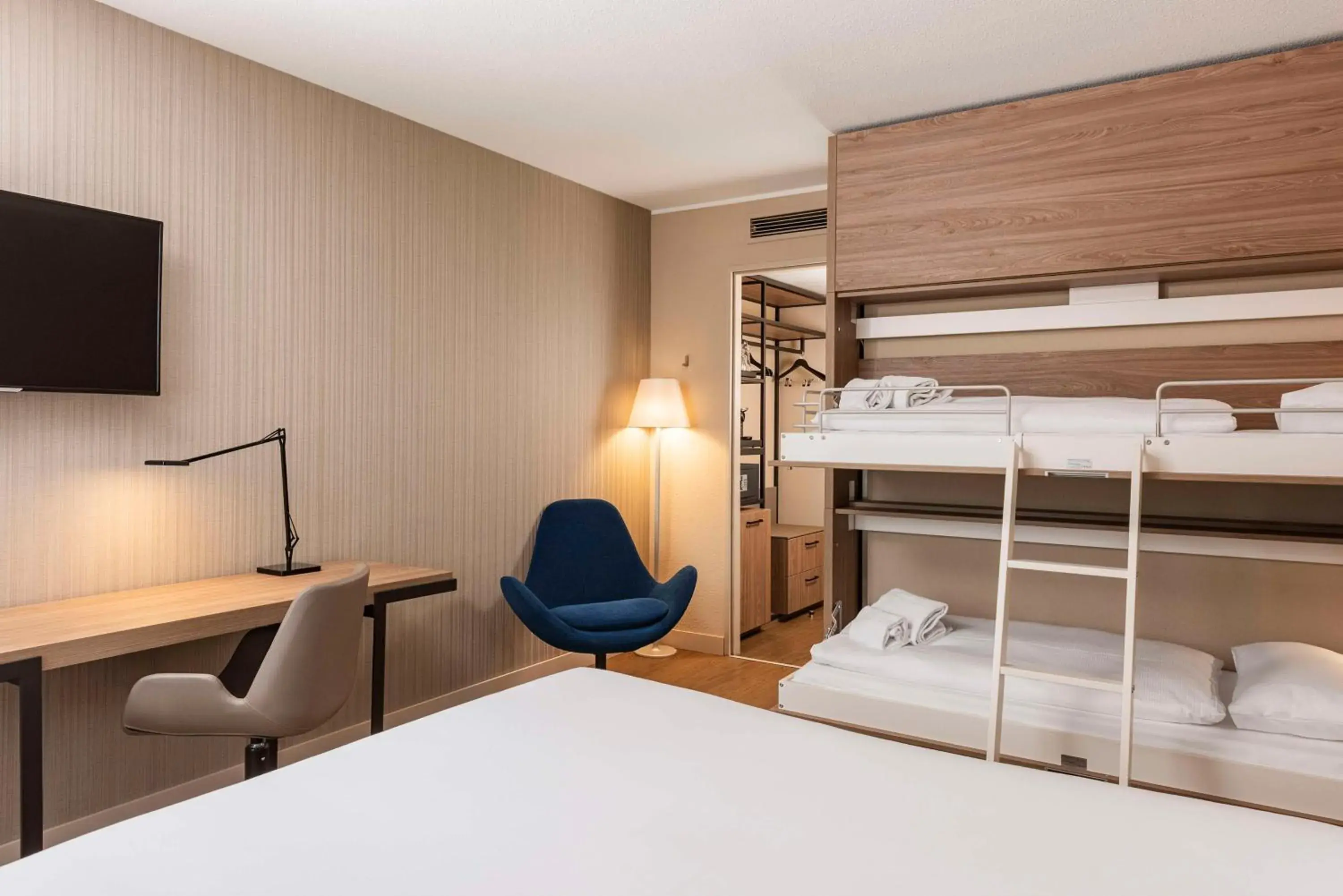 Bedroom, Bed in NH München Airport Bedroom, Bed in NH München Airport