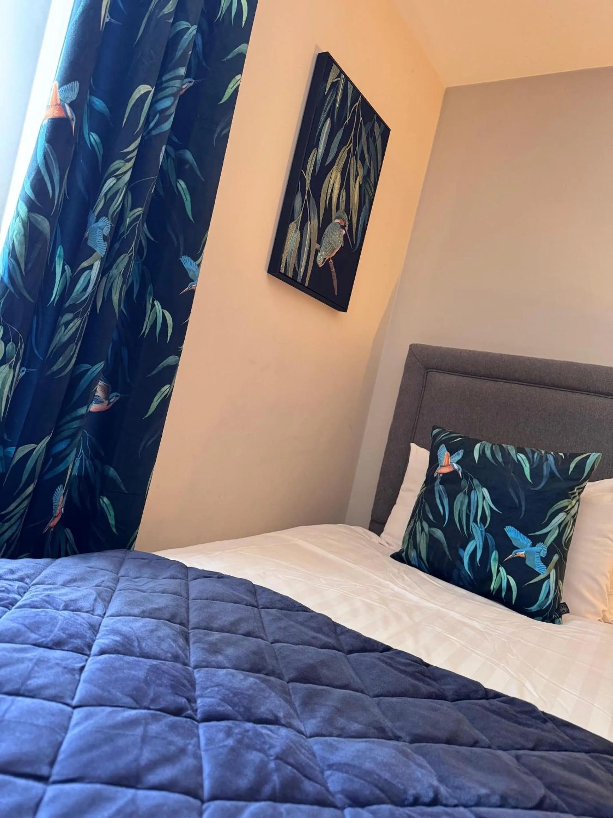 Bed in The Oaks Hotel