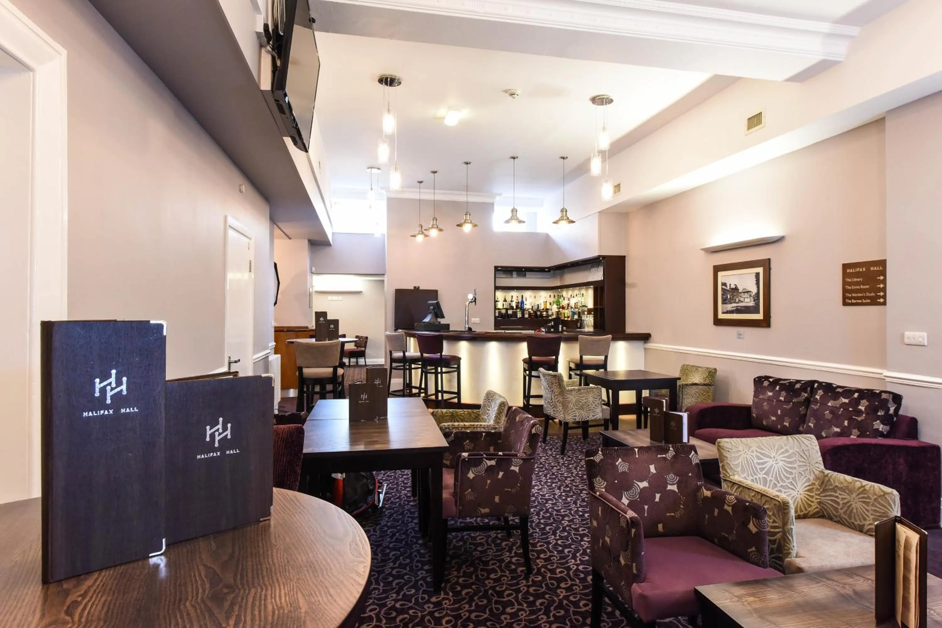 Restaurant/places to eat in Halifax Hall