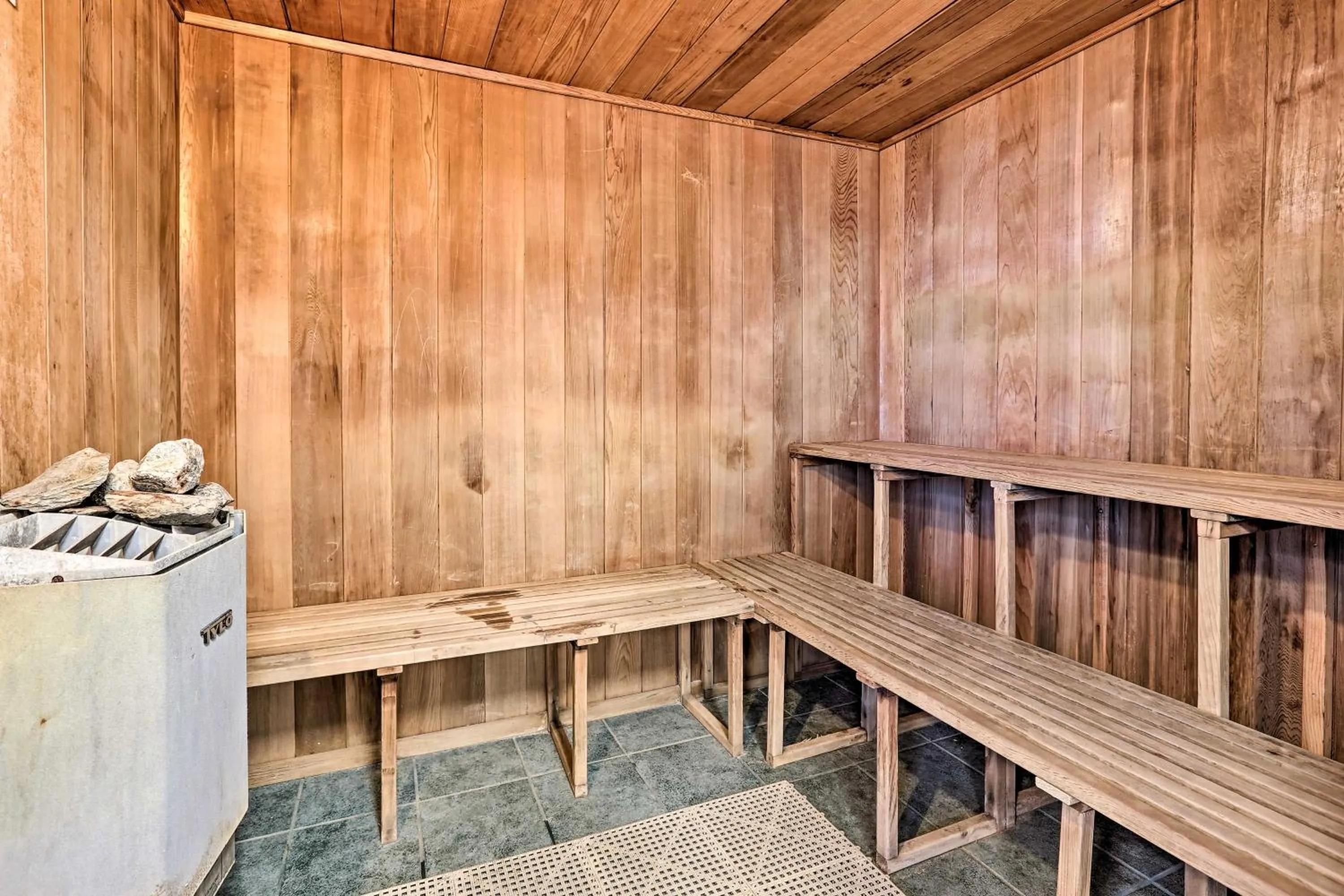 Daytona Beachfront Condo with Ocean View