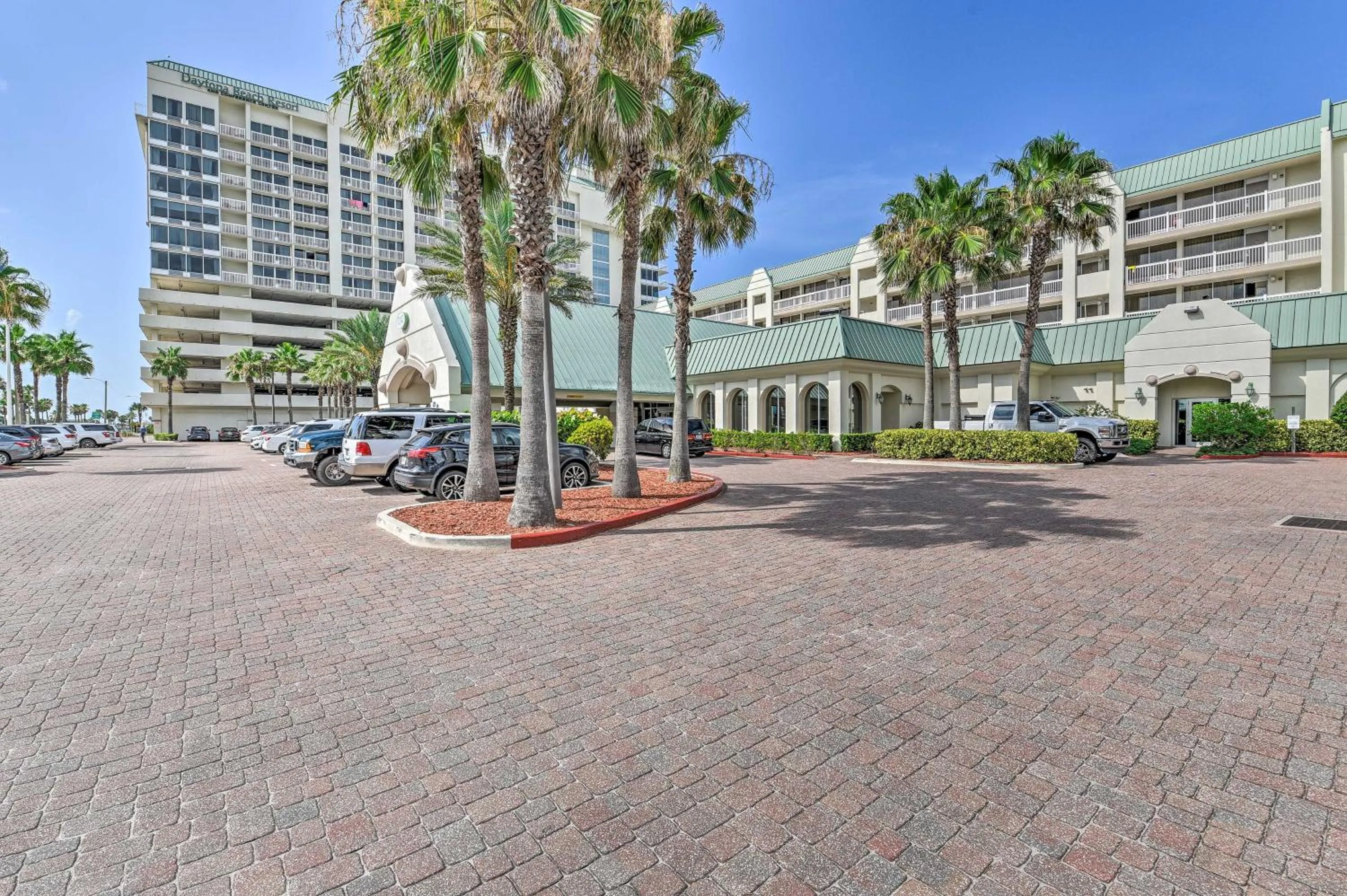 Daytona Beachfront Condo with Ocean View