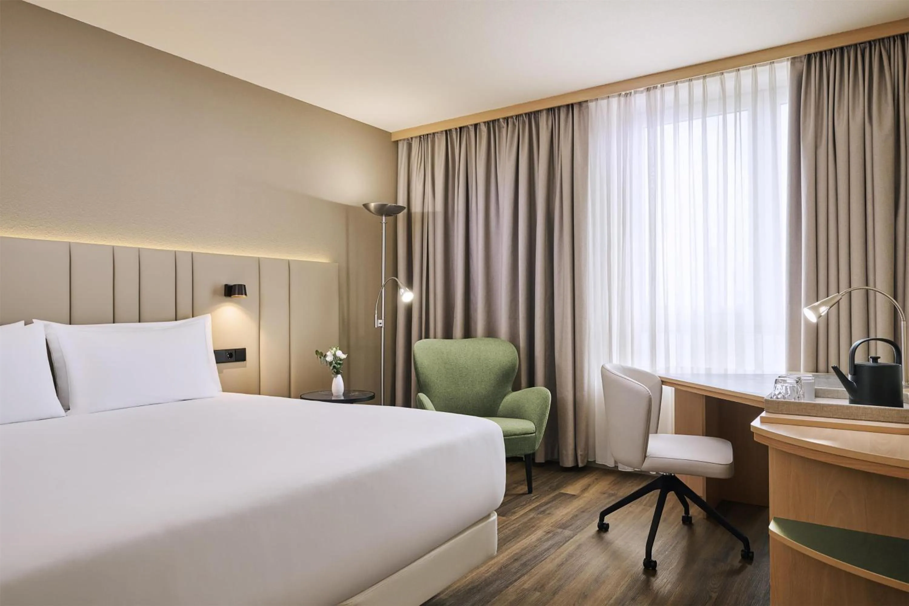 Bedroom, Bed in NH Leipzig Messe