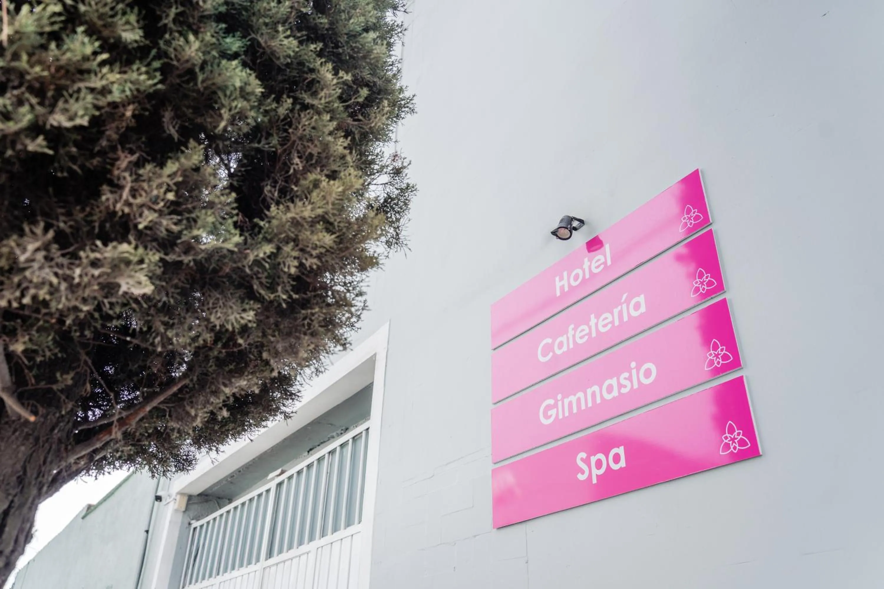 Facade/entrance in Hotel Azucena