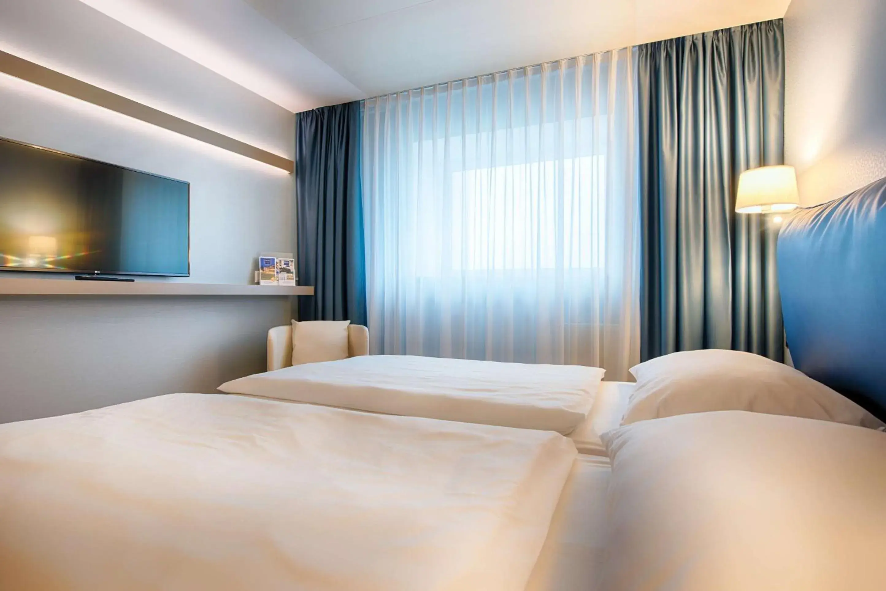 TV and multimedia, Bed in Congress Hotel Chemnitz TV and multimedia, Bed in Congress Hotel Chemnitz