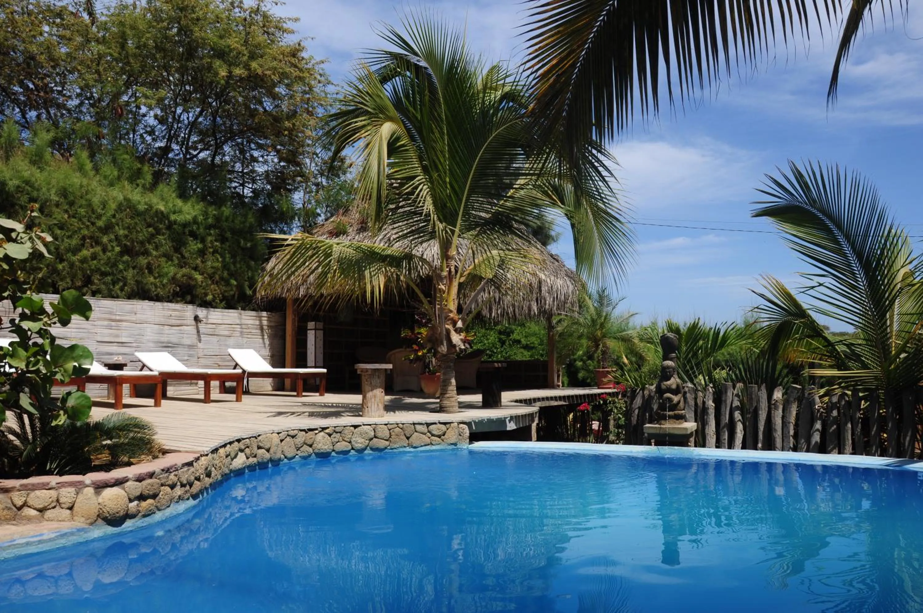 Swimming pool in Kimbas Bungalows Mancora