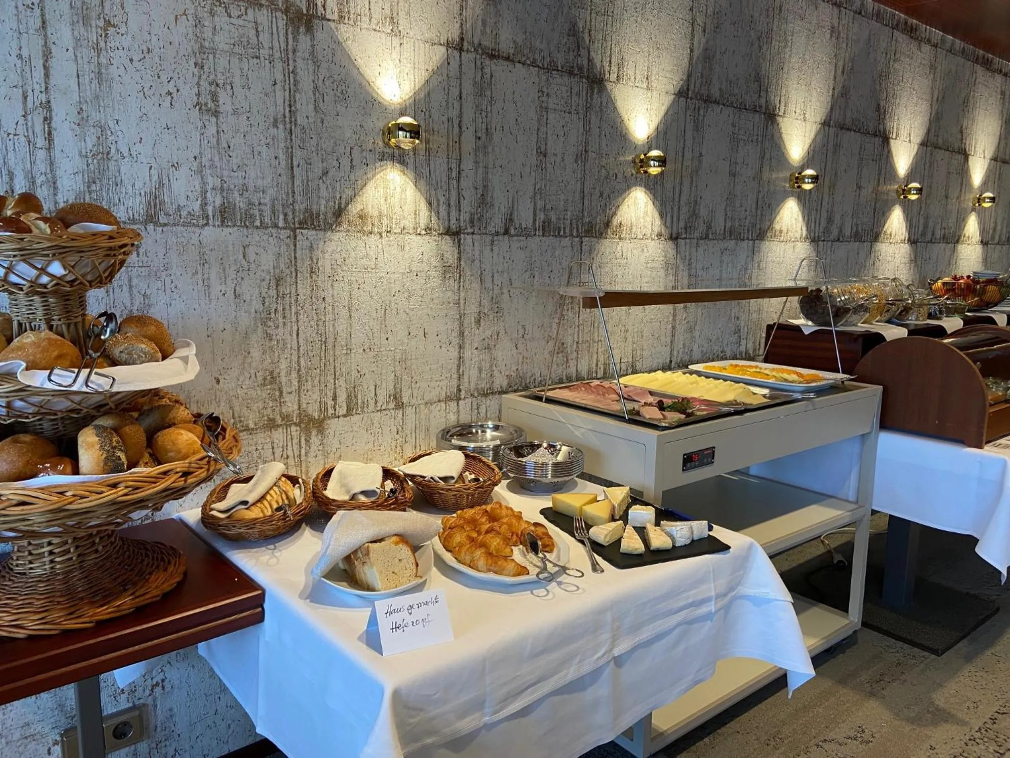 Buffet breakfast in Akzent Hotel Löwen