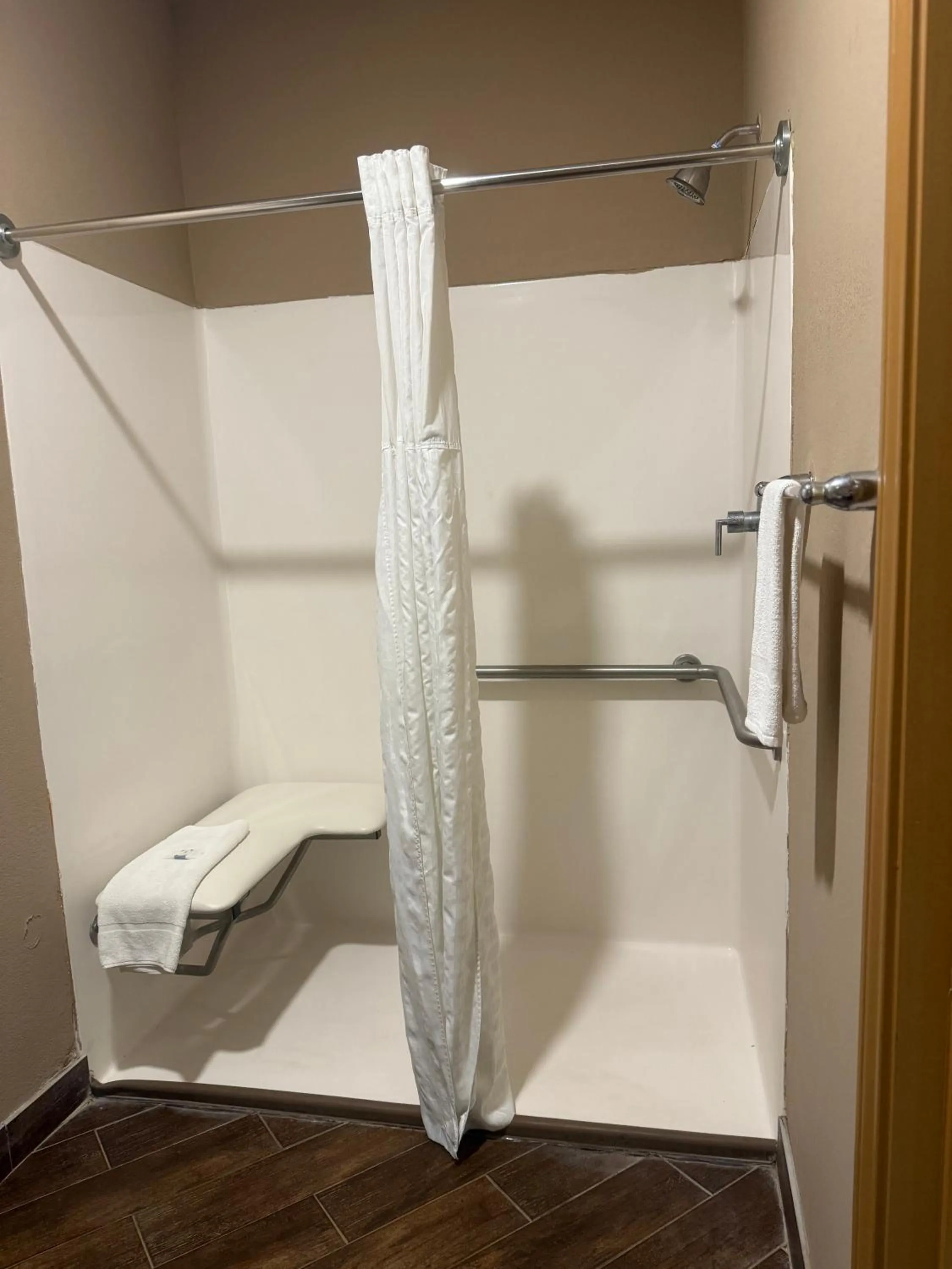 Executive Inn & Suites