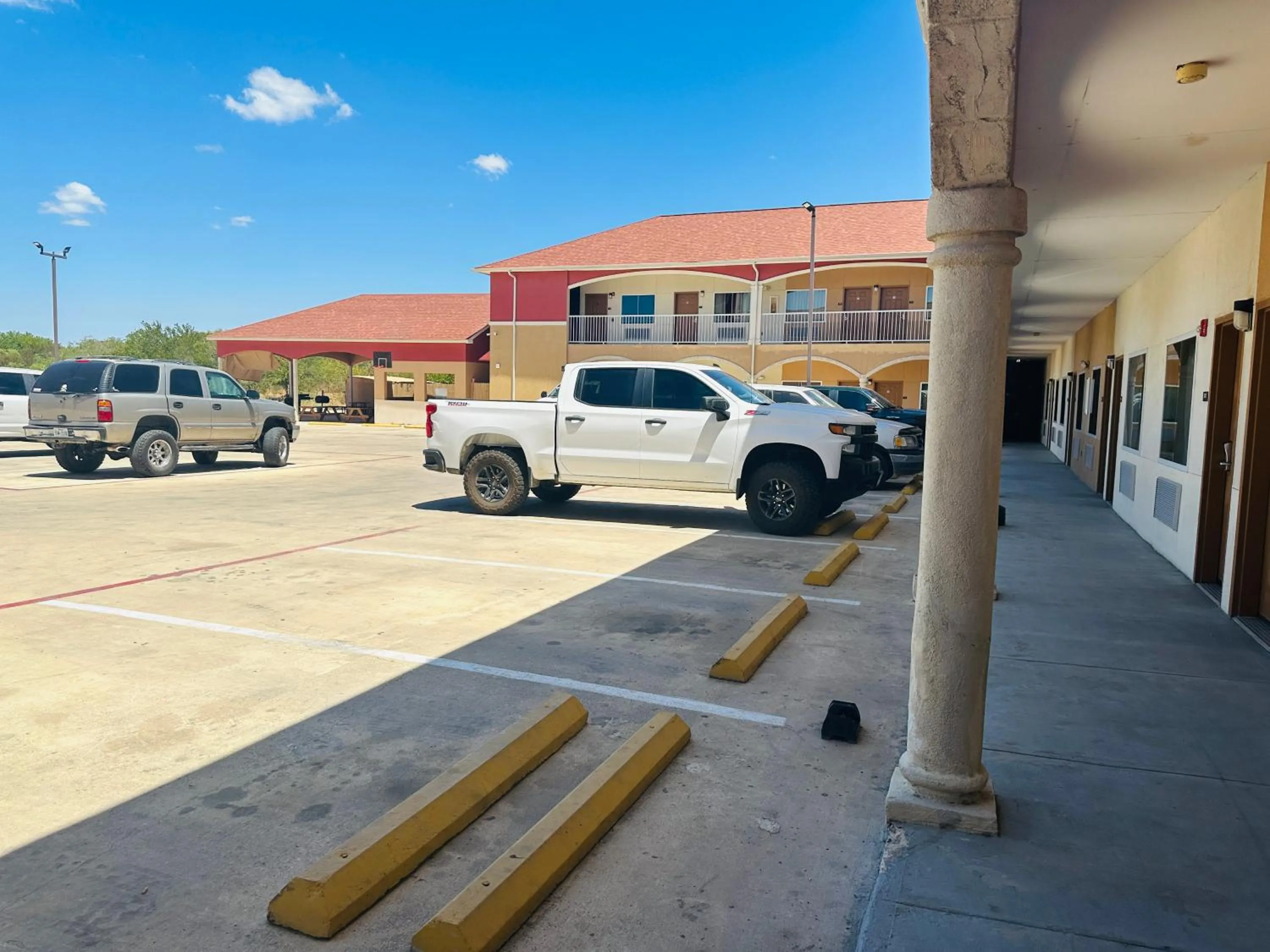 Parking in Executive Inn & Suites