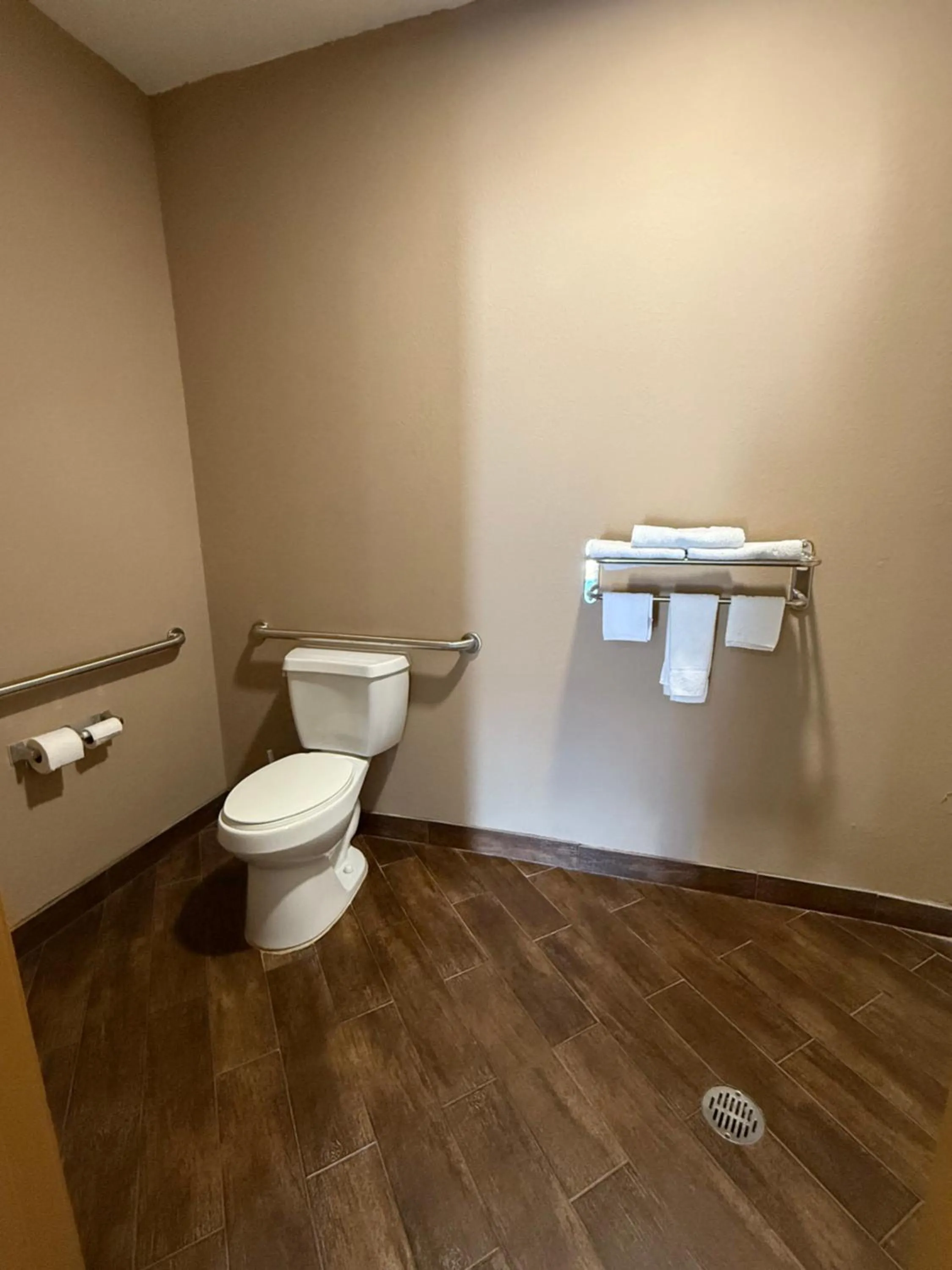 Executive Inn & Suites