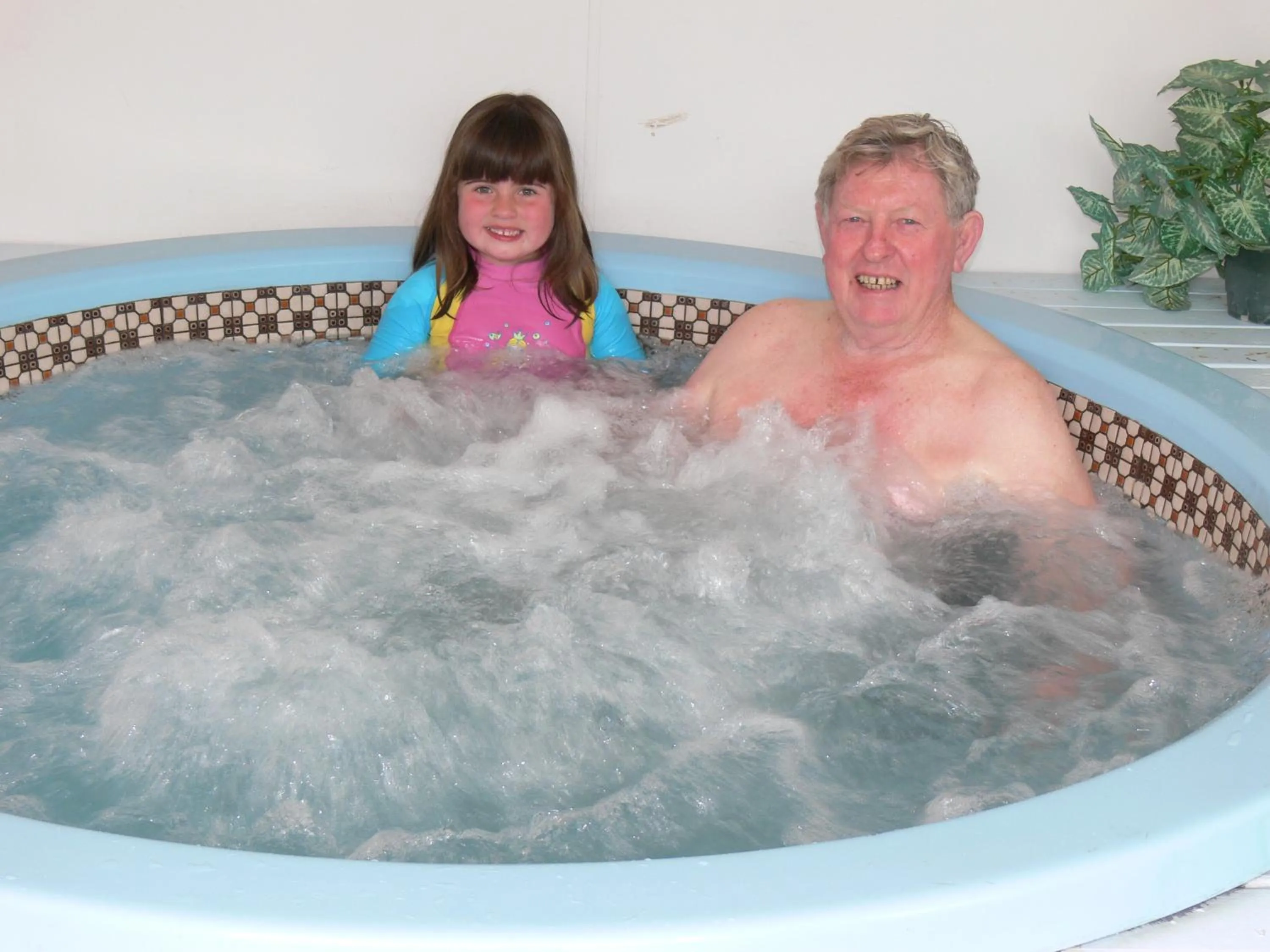 Swimming pool in Cambrian Lodge Motel