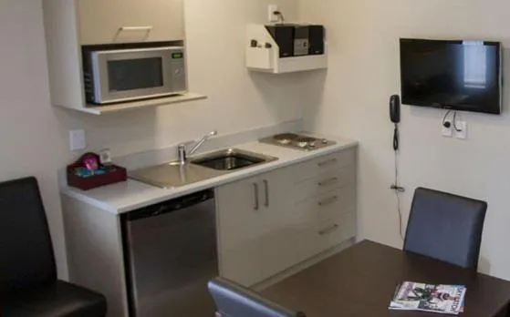 Kitchen or kitchenette in Brooklyn Motor Lodge