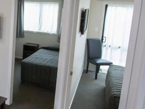 Day, Bed in Brooklyn Motor Lodge