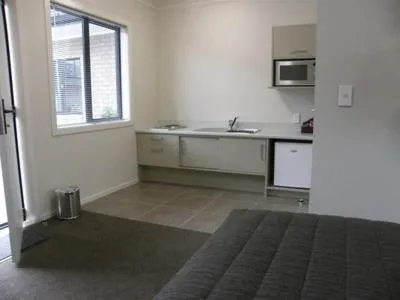 Kitchen or kitchenette in Brooklyn Motor Lodge