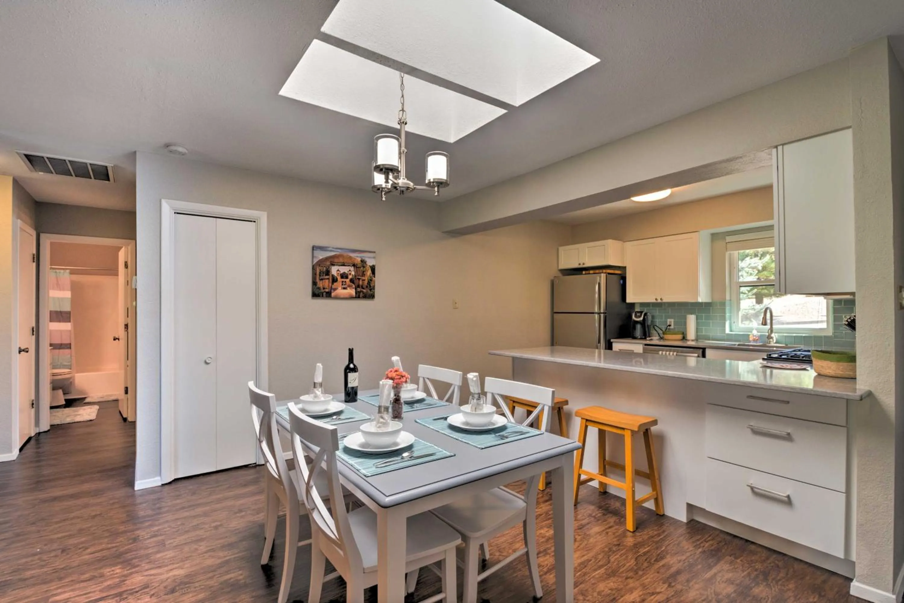 Bright Ruidoso Condo with Deck and Golf Course Views!