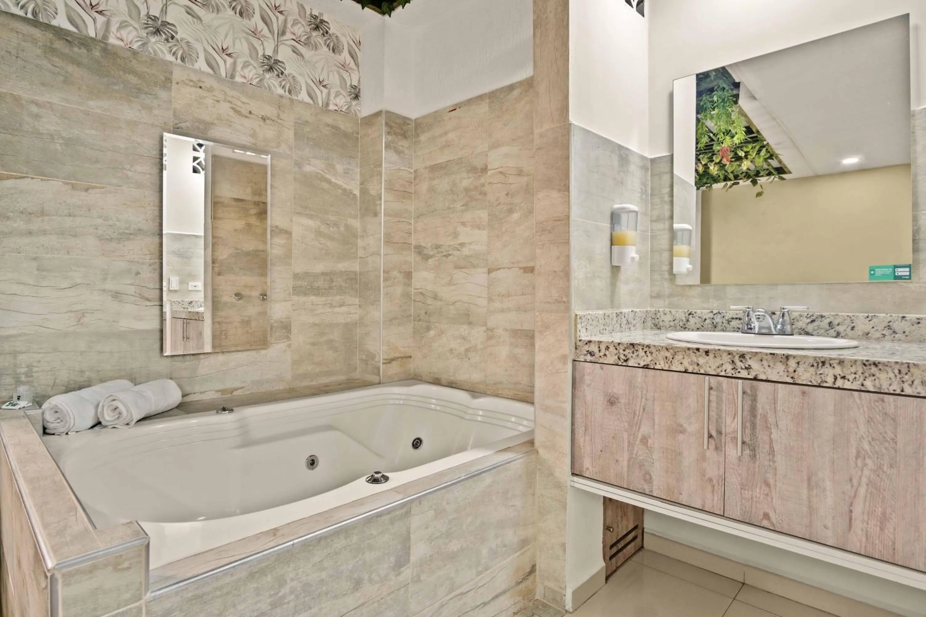 Hot Tub in Aparta Hotel EcoSuite