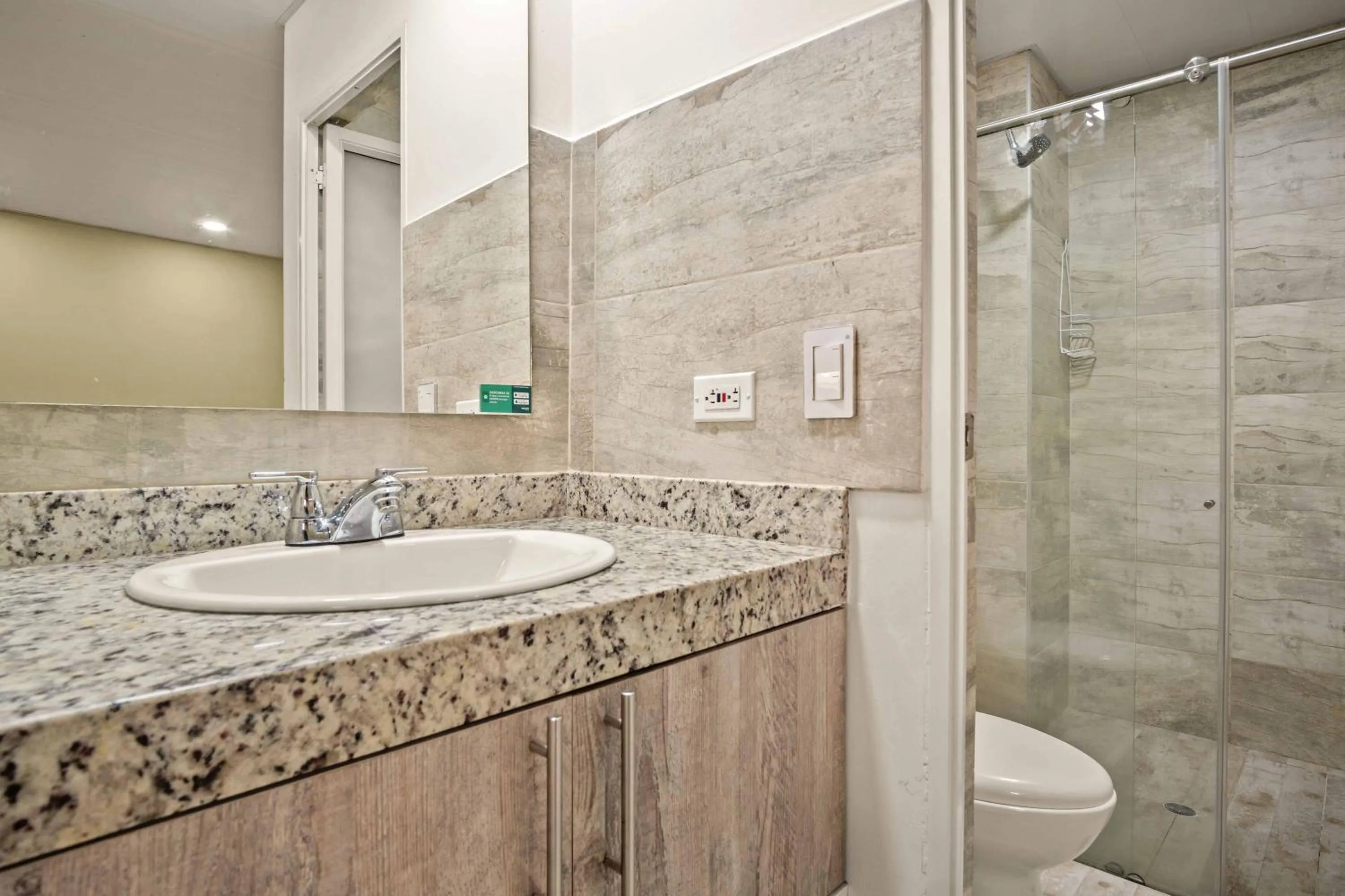 Shower in Aparta Hotel EcoSuite