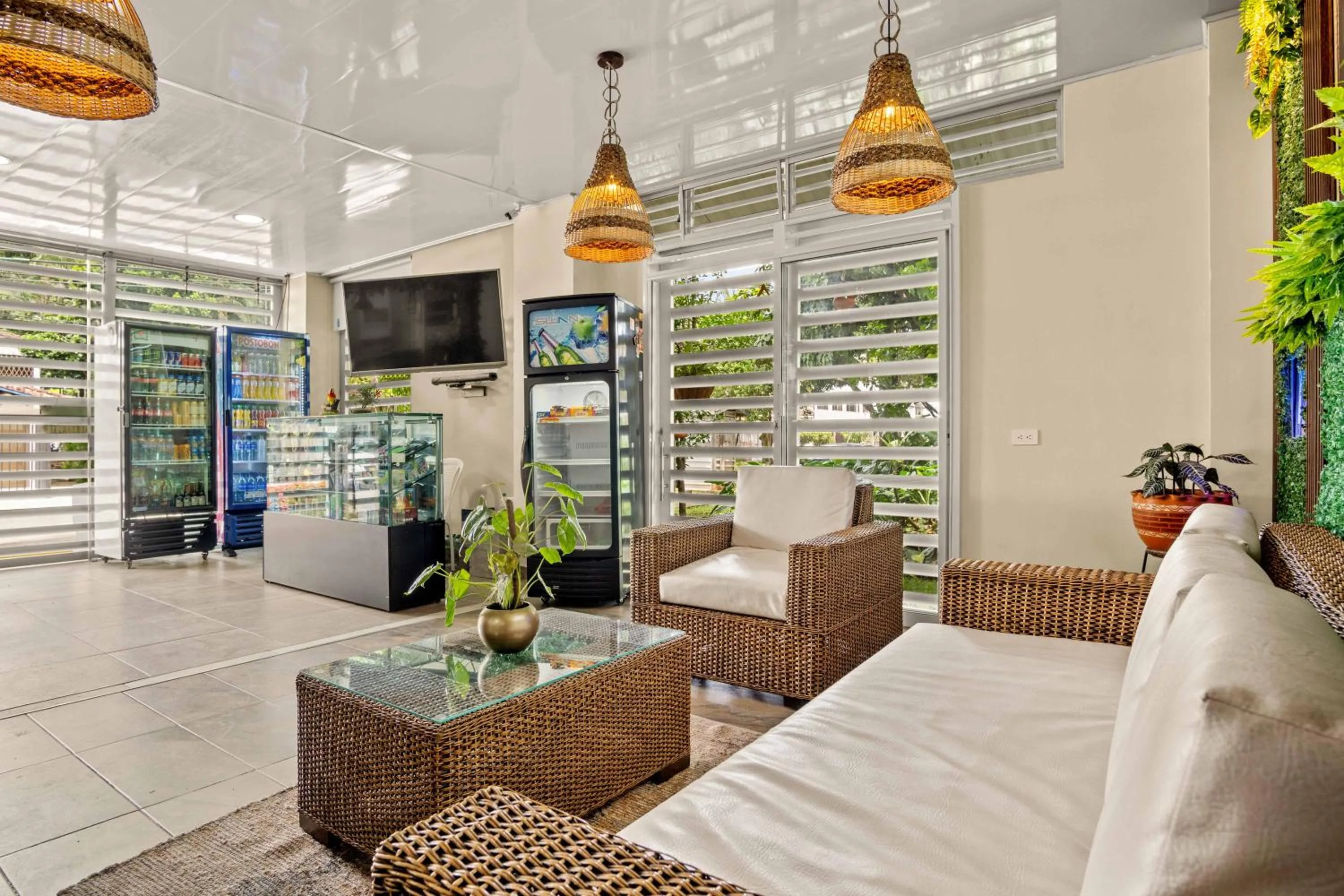 Communal lounge/ TV room in Hotel Eco Suite