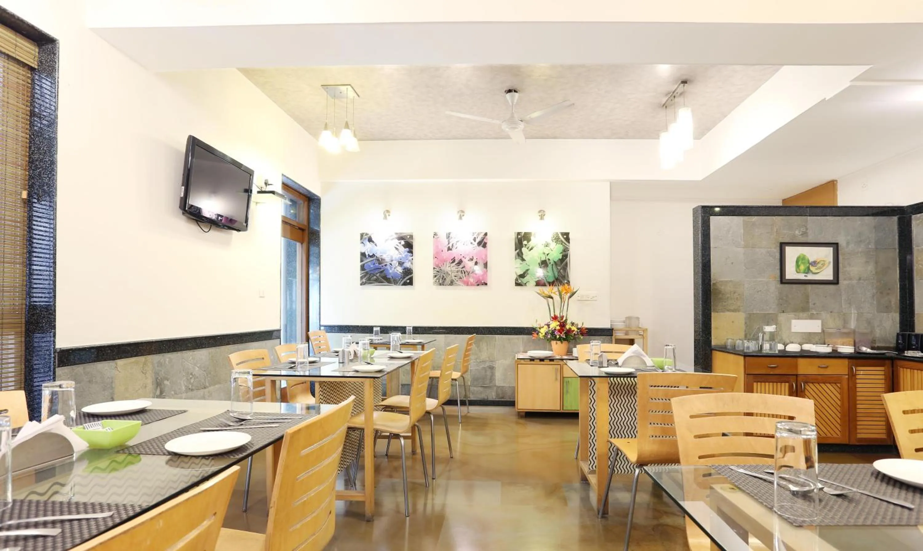 Restaurant/places to eat in Treebo Edha Suites Koramangala