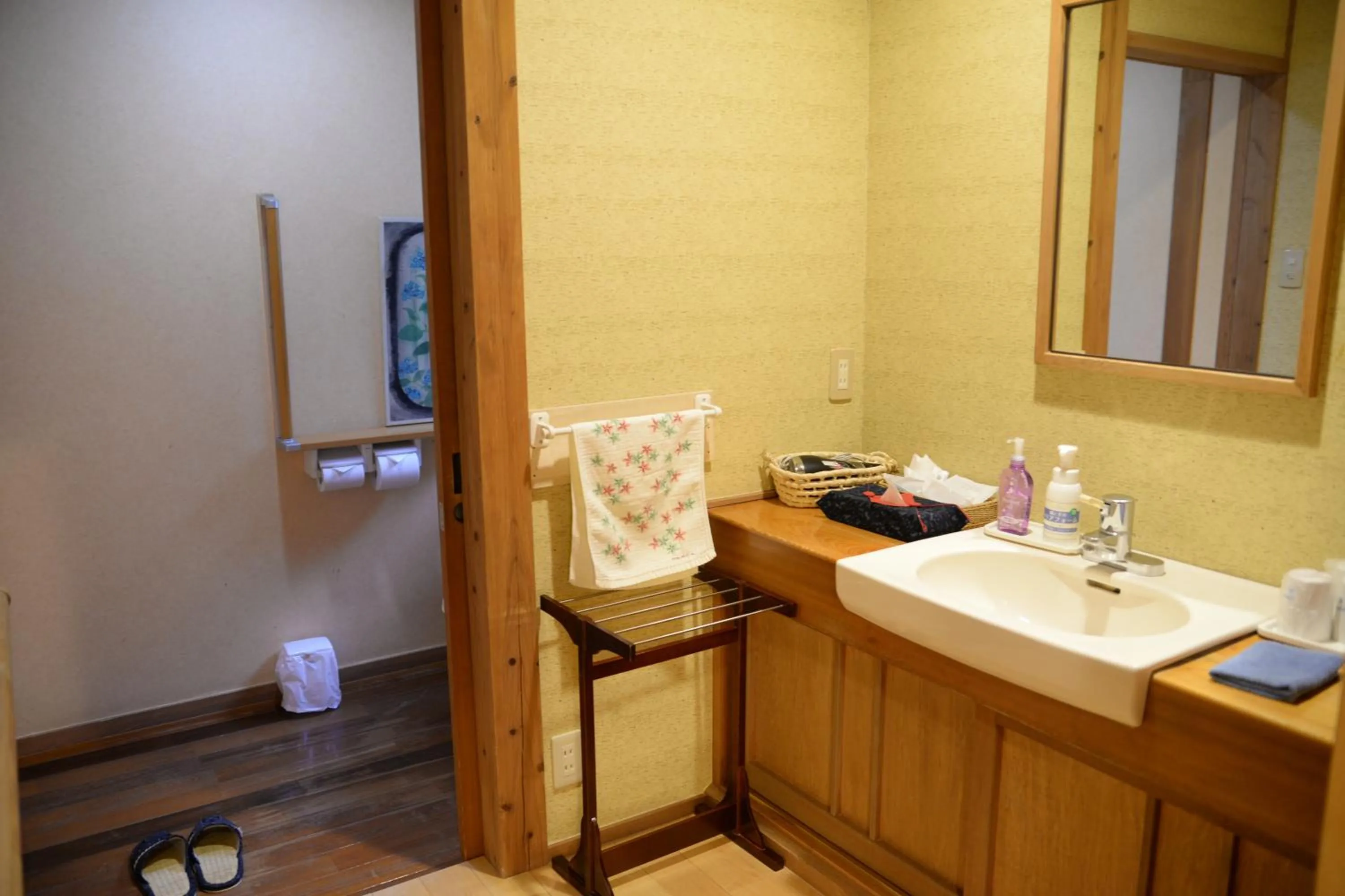 Toilet in Yamashinobu