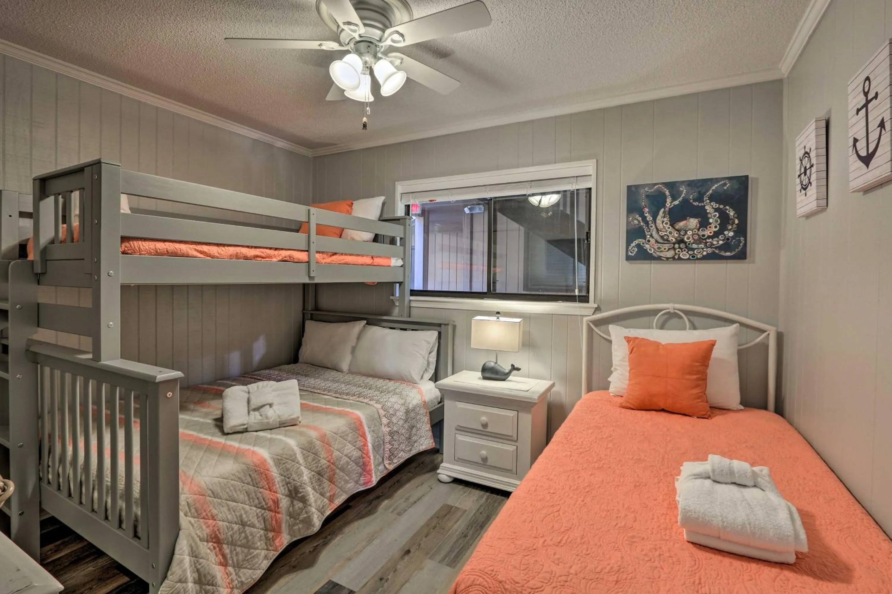 Bed in Relax by Pool and Walk to Beach Hilton Head Condo!