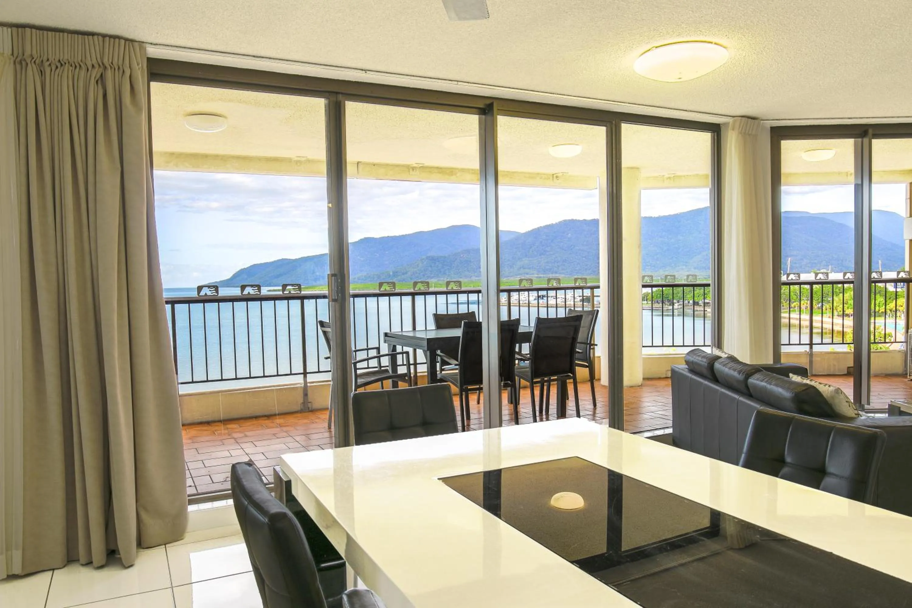 Patio in Cairns Aquarius