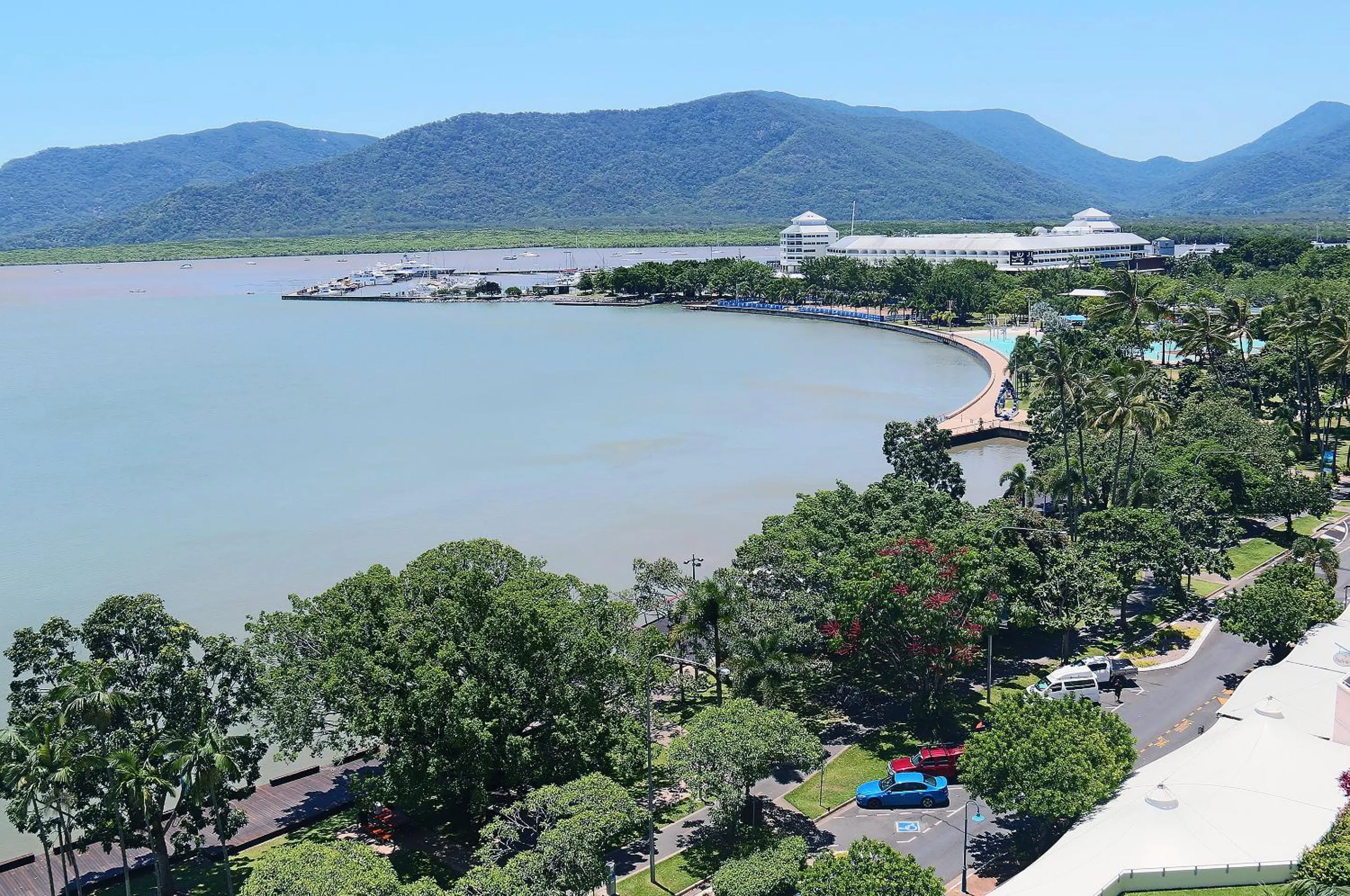 Sea view in Cairns Aquarius