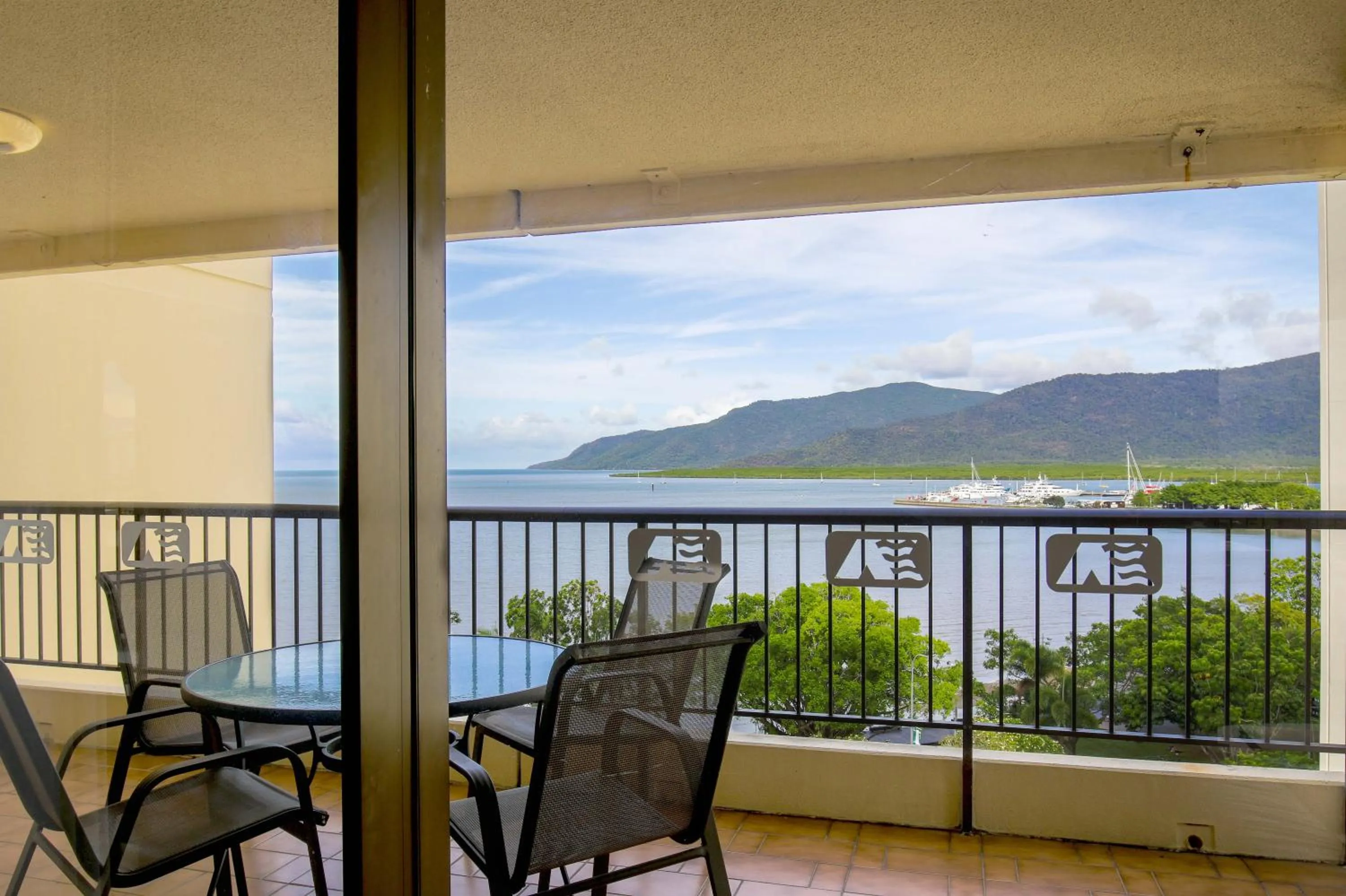Sea view in Cairns Aquarius