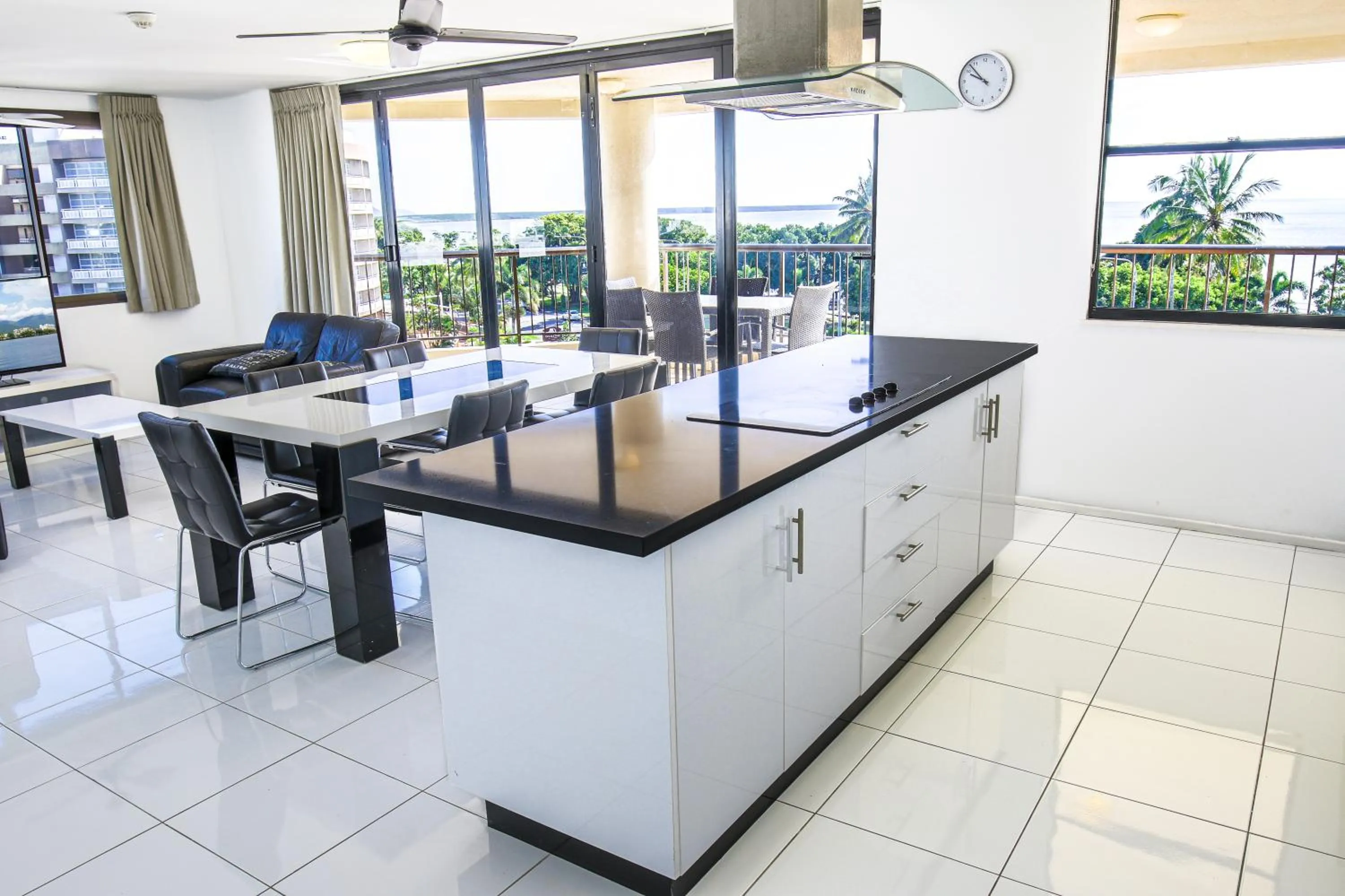 Kitchen or kitchenette in Cairns Aquarius