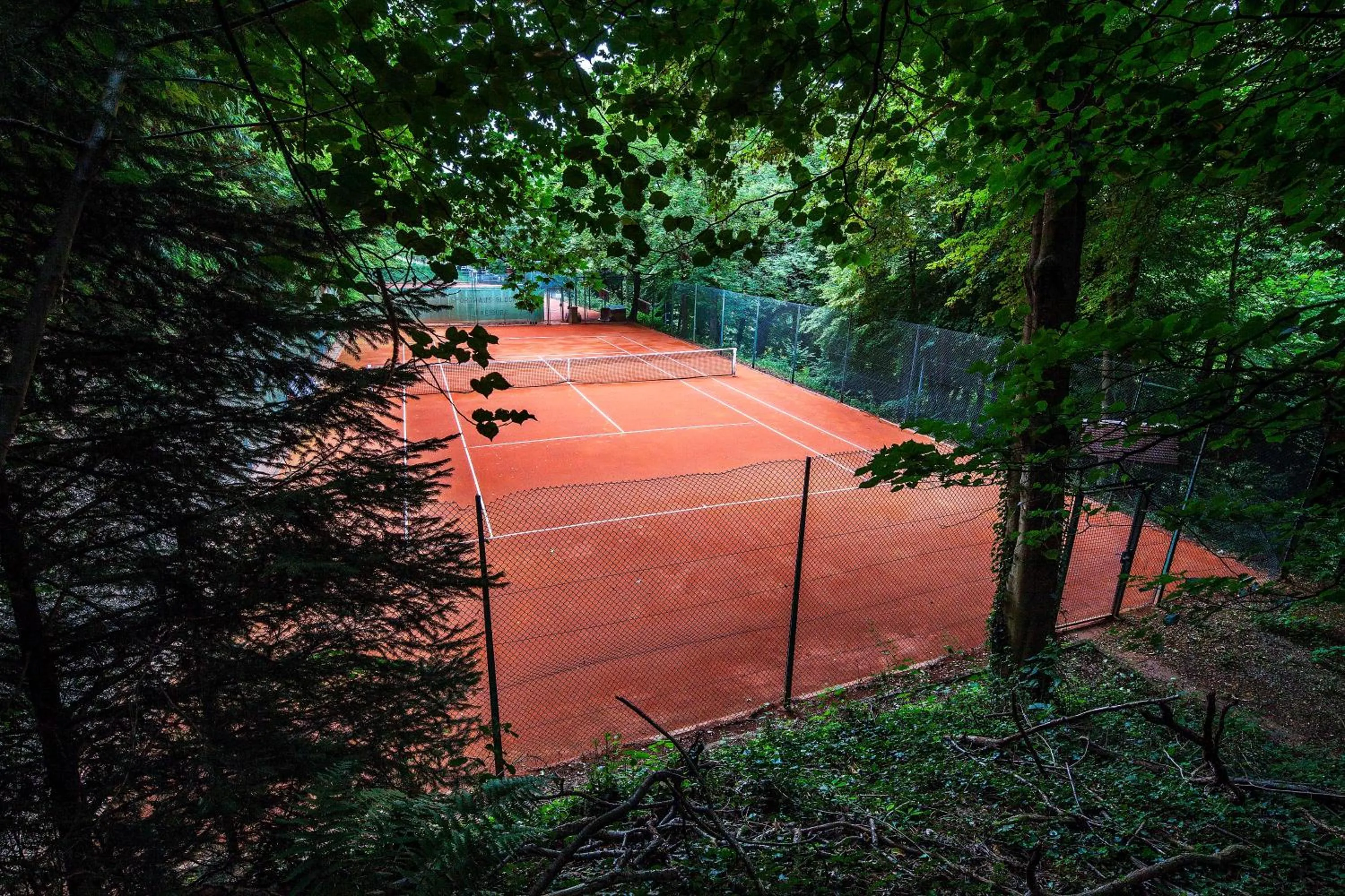 Tennis court in Mercure Hotel Panorama Freiburg