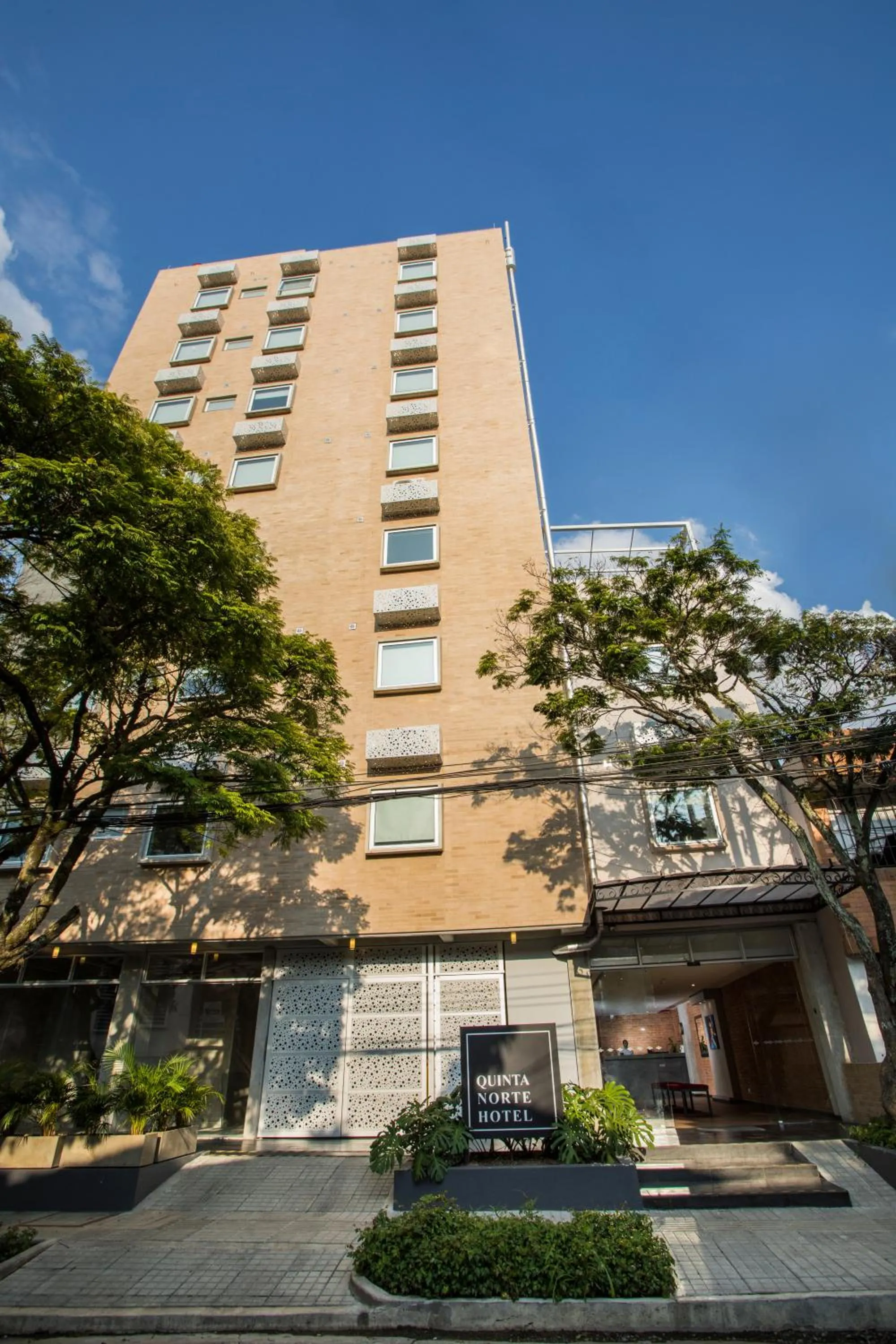 Property building in Hotel Quinta Norte Chipichape