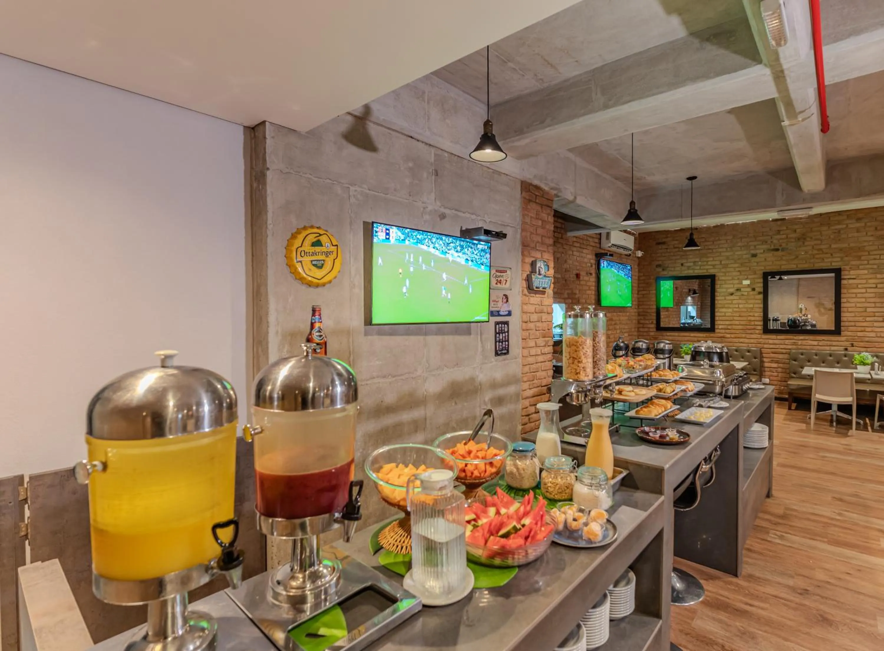 Buffet breakfast in Hotel Quinta Norte Chipichape