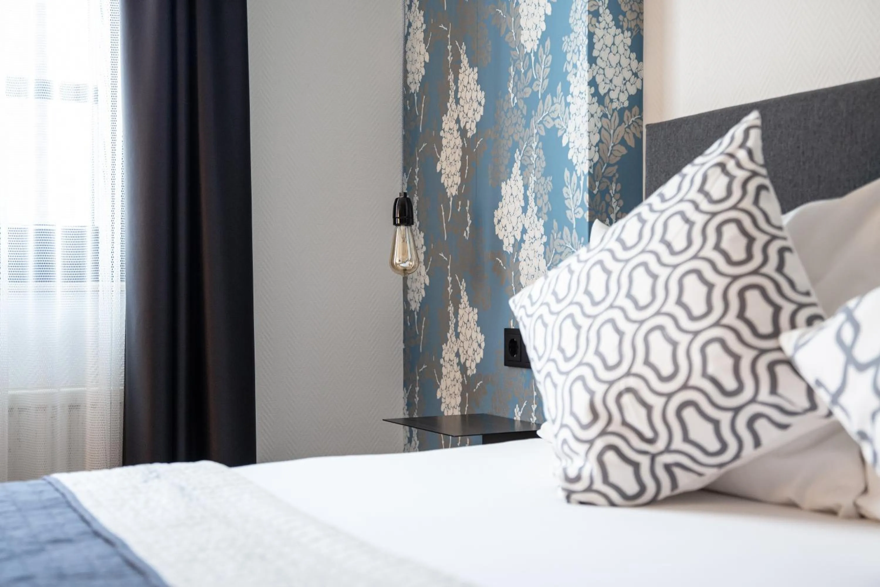 Photo of the whole room, Bed in B-Hotel