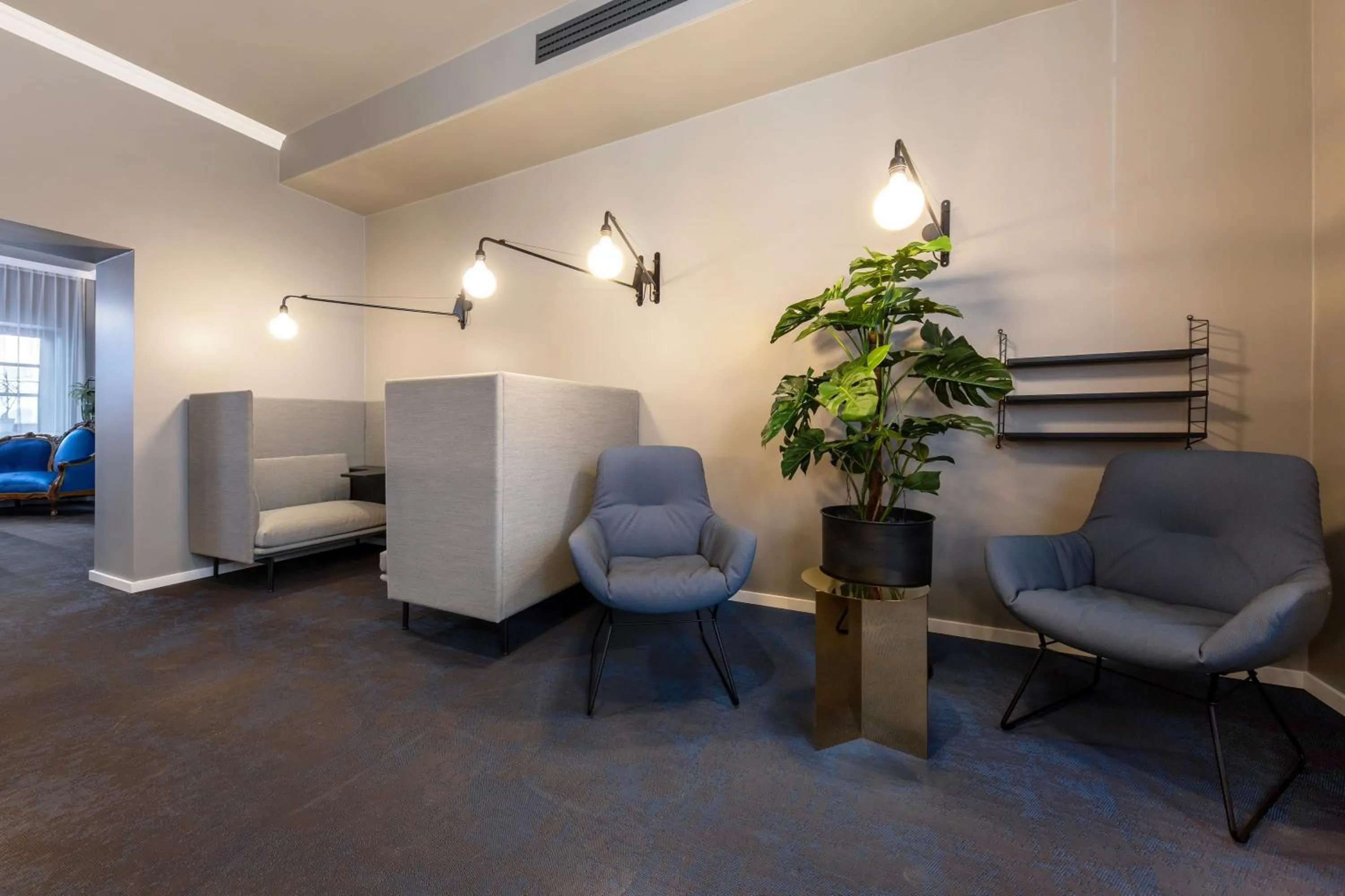 Restaurant/places to eat in B-Hotel