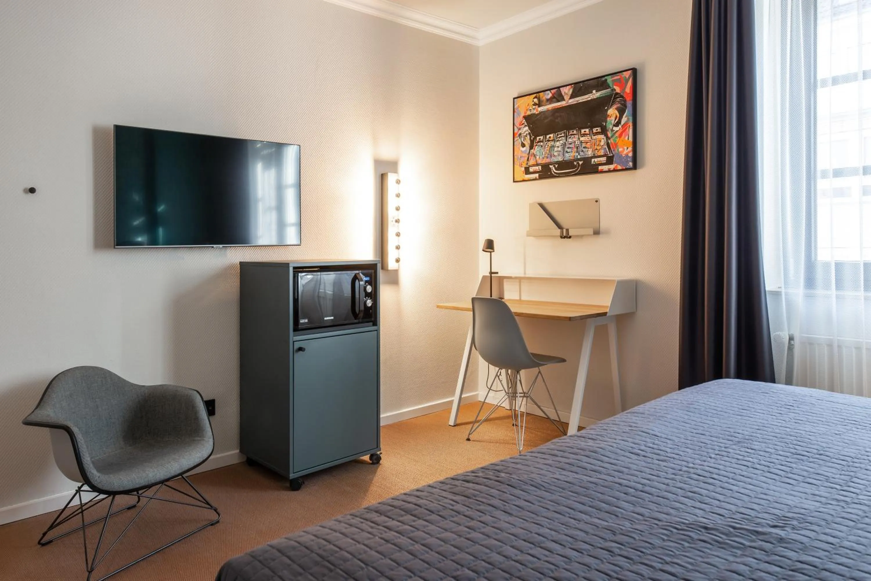 Seating area, Bed in B-Hotel