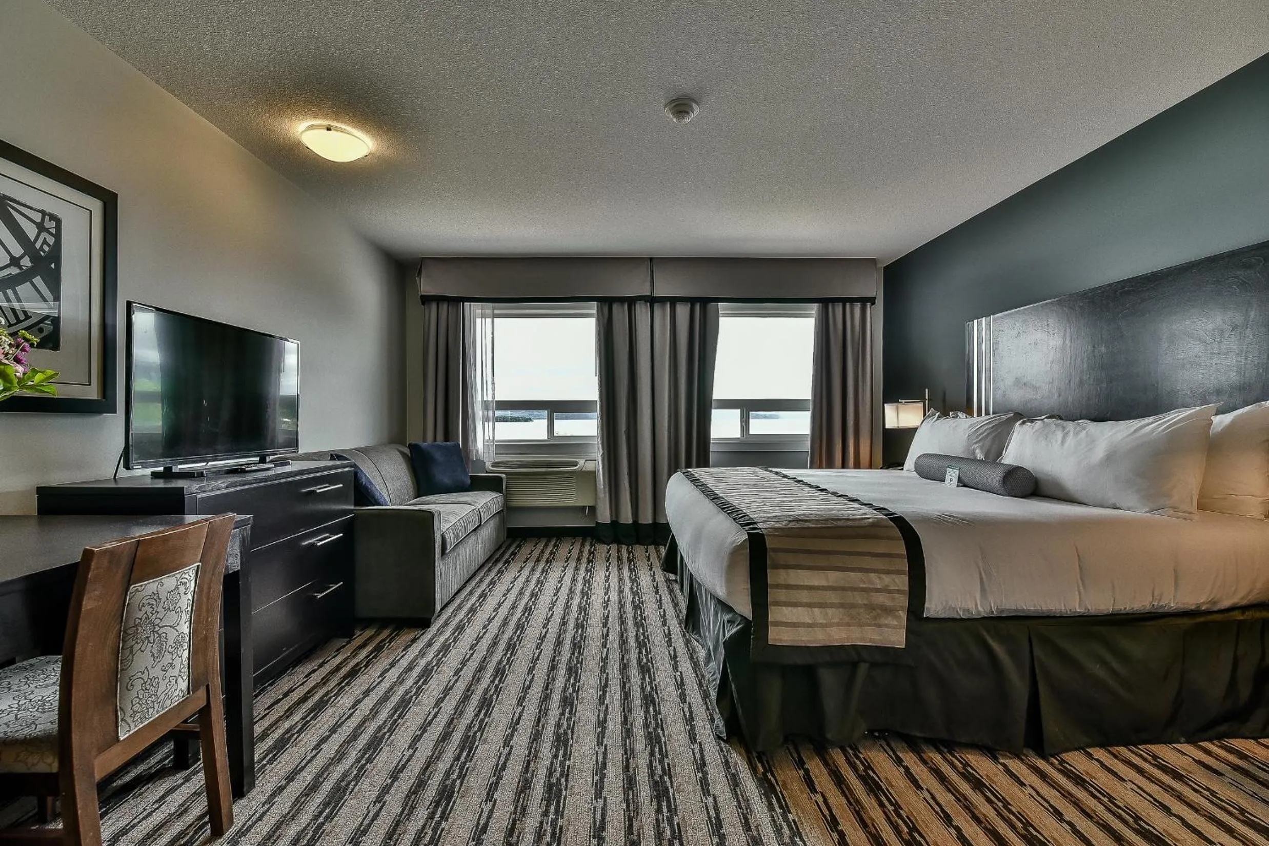 Photo of the whole room, Bed in The View Hotel