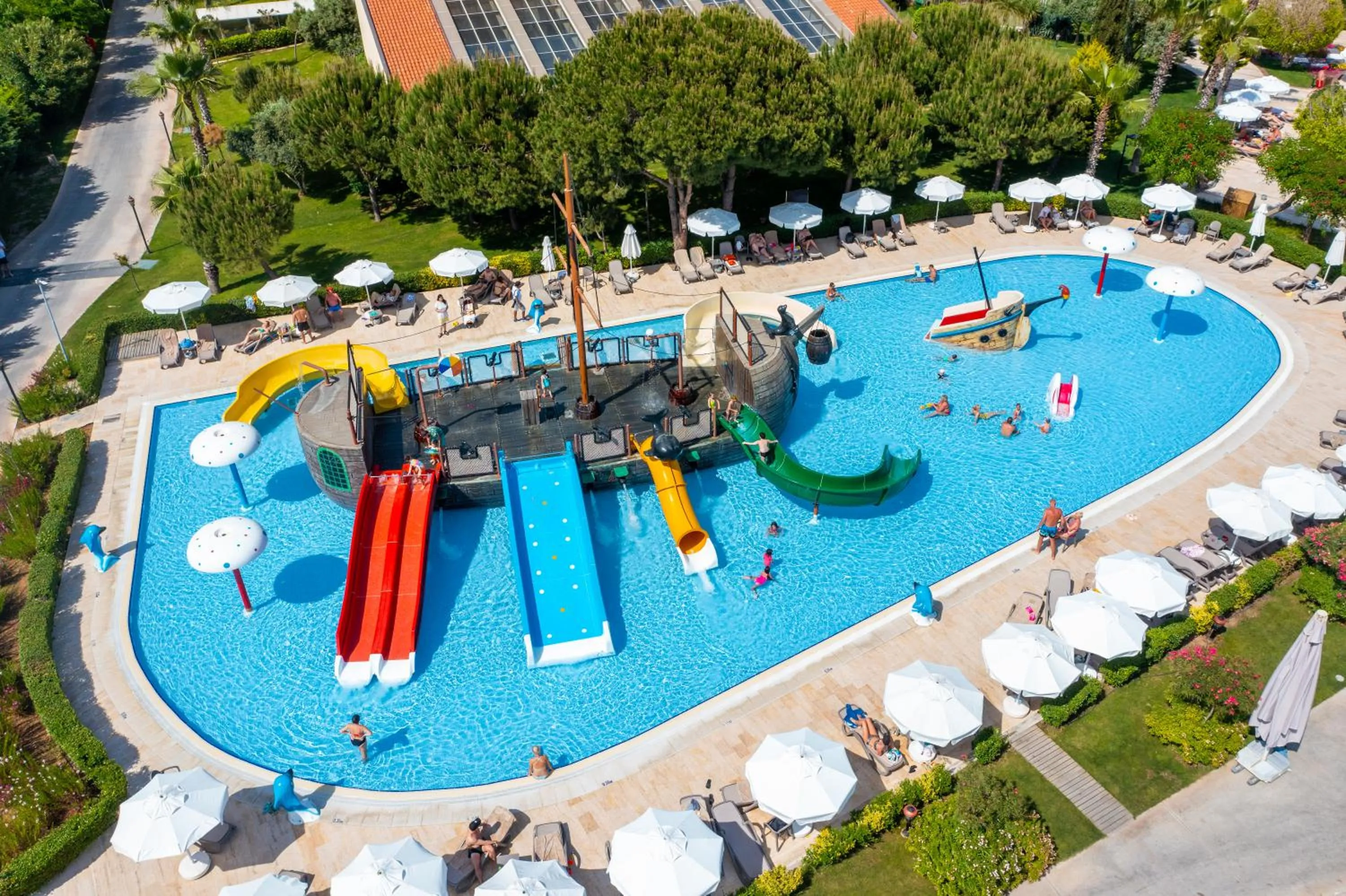 Swimming pool in Bellis Deluxe Hotel & Heated for Winter Aqua Park