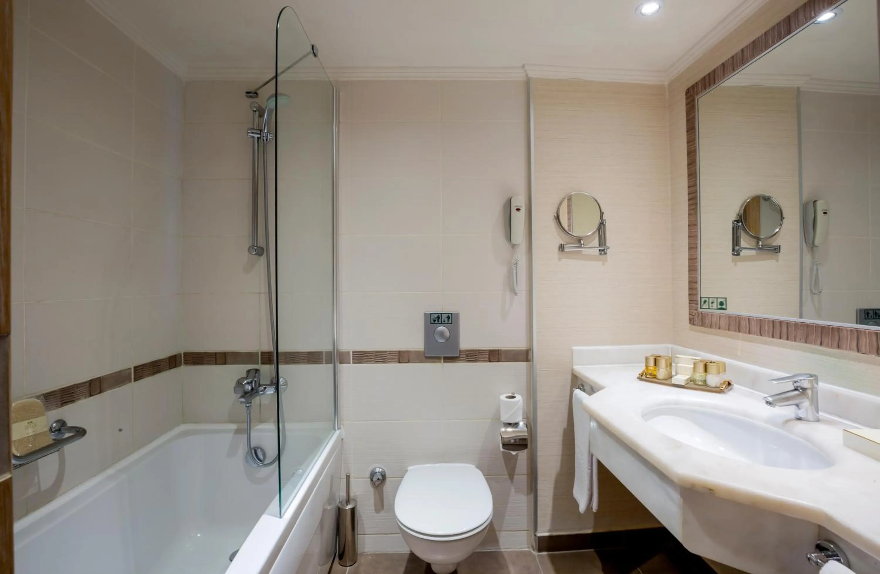 Bathroom in Bellis Deluxe Hotel & Heated for Winter Aqua Park