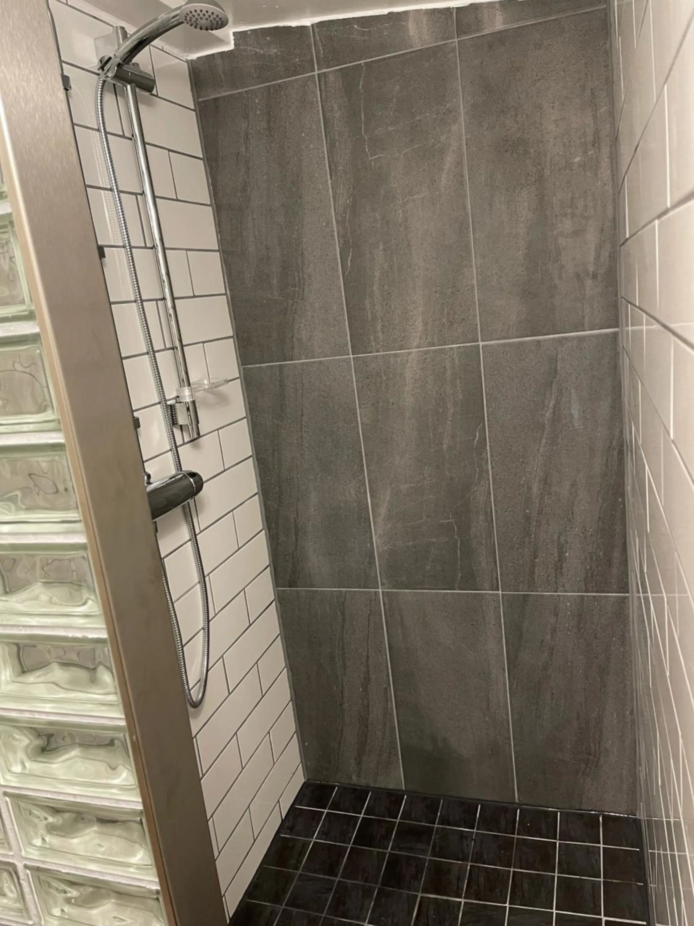 Shower in RIBO Apartment Aurora