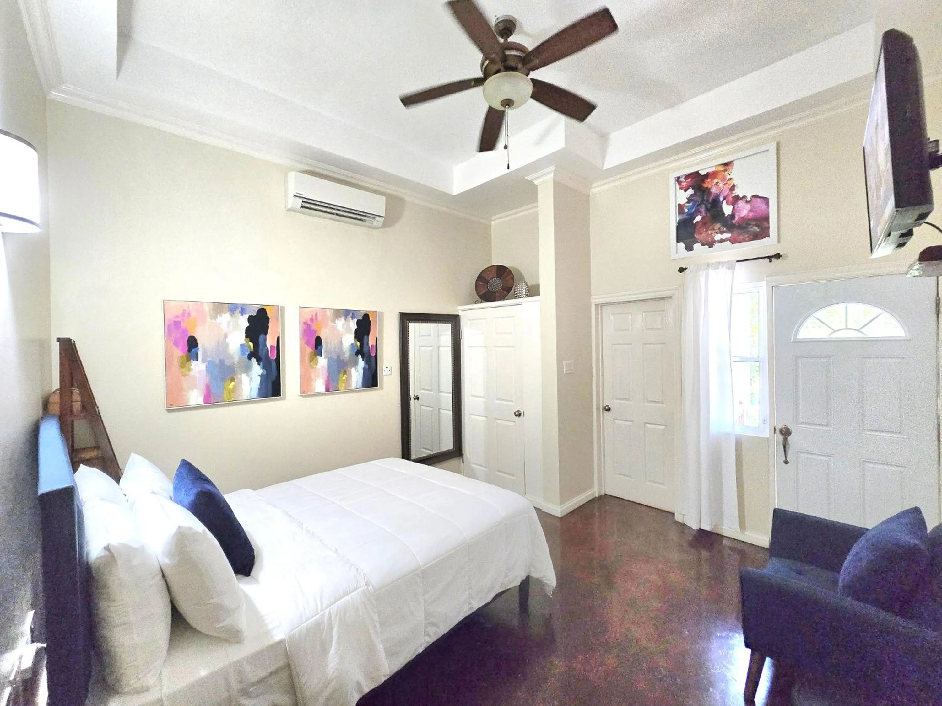 Bedroom, Bed in Blue Paloma Bed & Breakfast