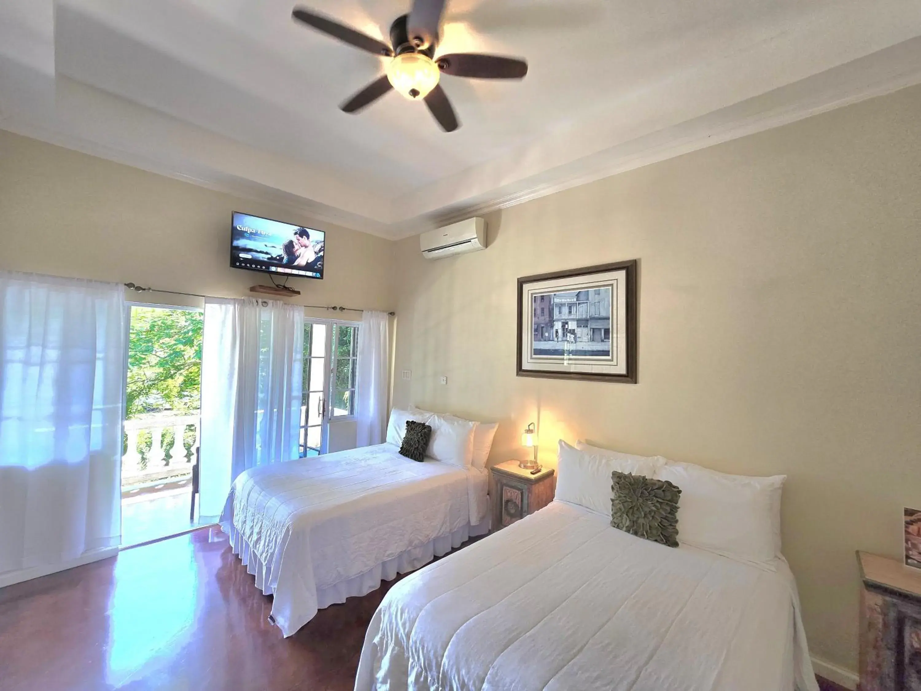 Deluxe Double Room with Extra Bed in Blue Paloma Bed & Breakfast Deluxe Double Room with Extra Bed in Blue Paloma Bed & Breakfast