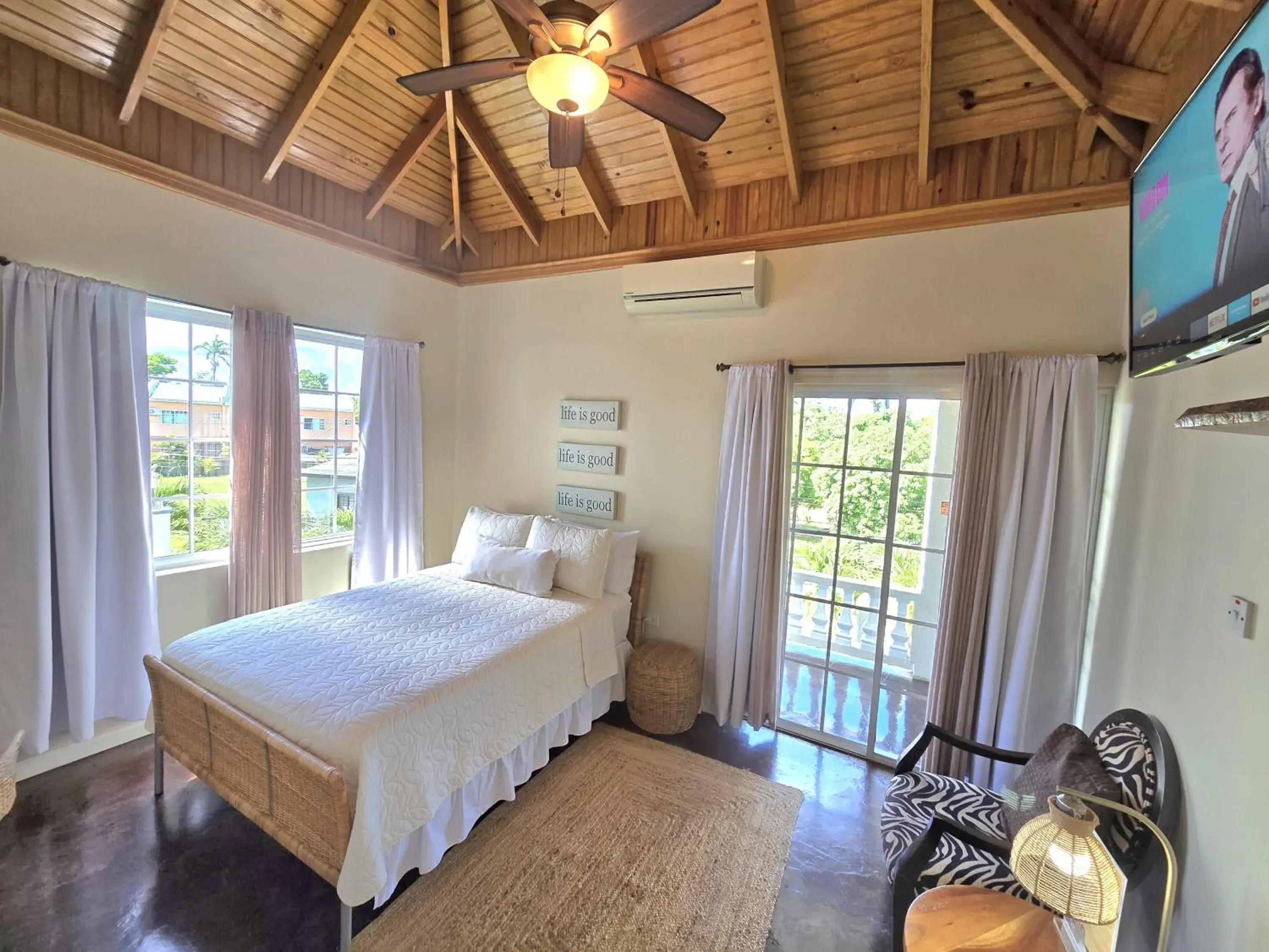 Bedroom, Bed in Blue Paloma Bed & Breakfast Bedroom, Bed in Blue Paloma Bed & Breakfast