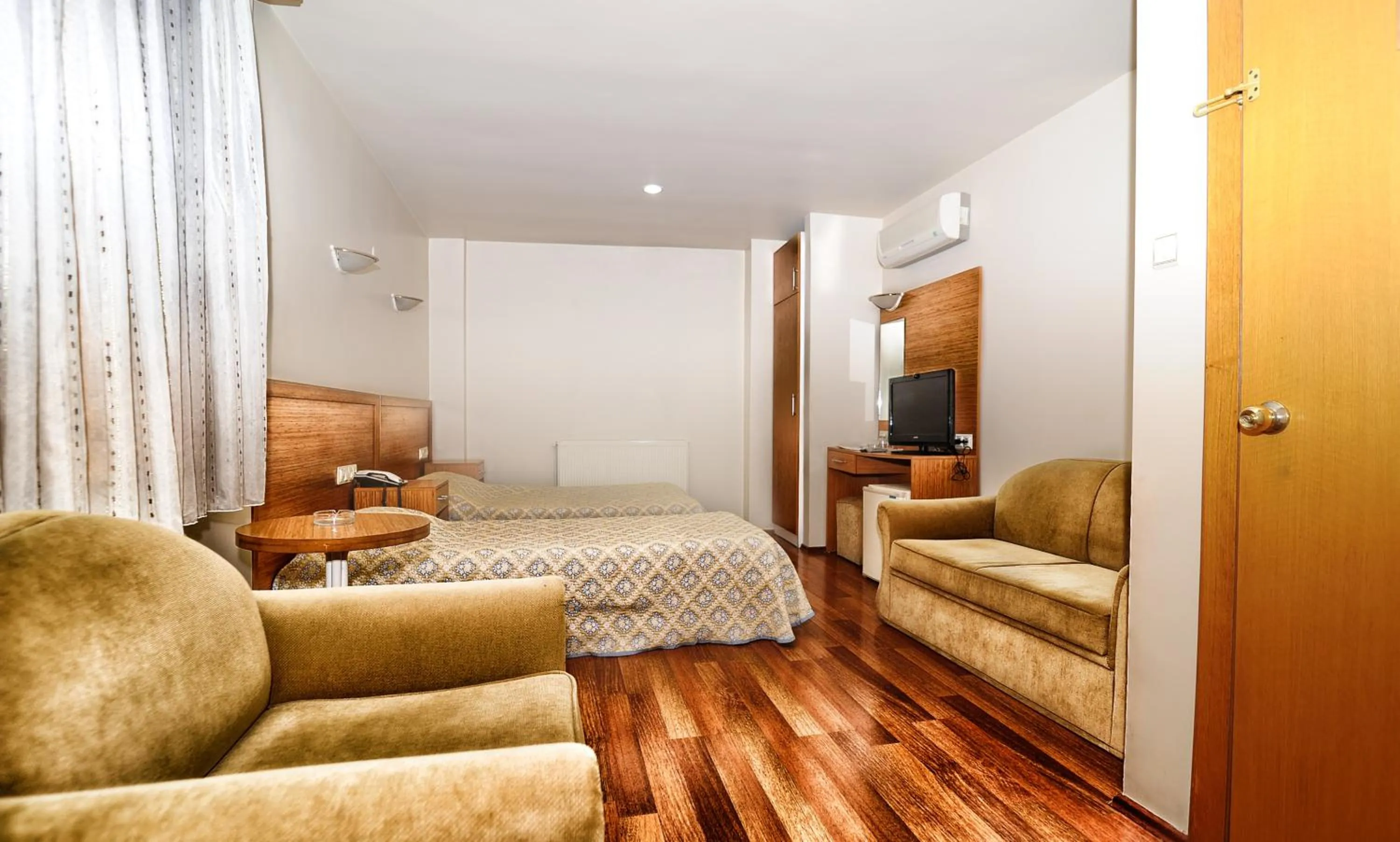 Decorative detail in Serenti Hotel