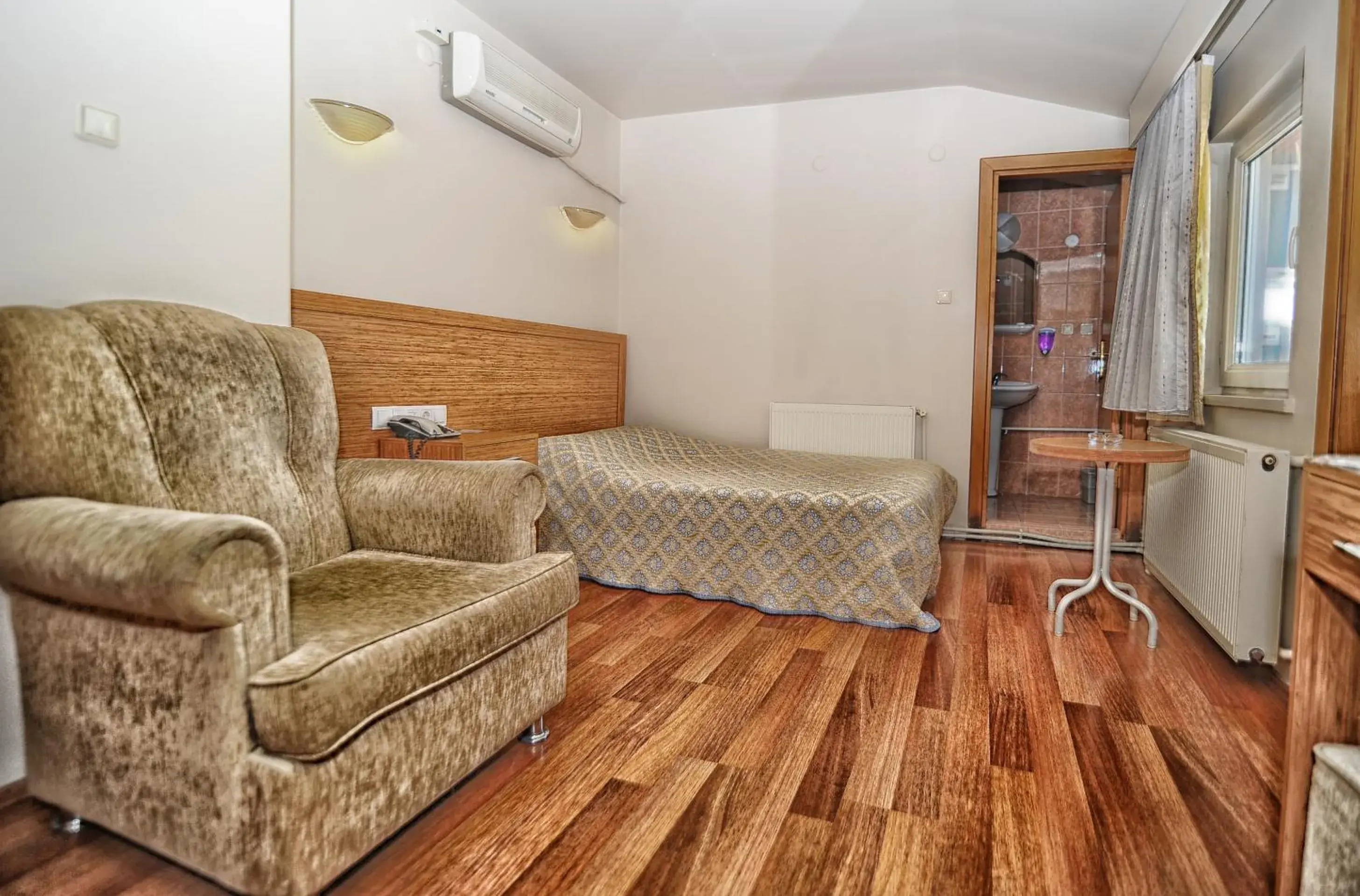 Single Room in Serenti Hotel Single Room in Serenti Hotel