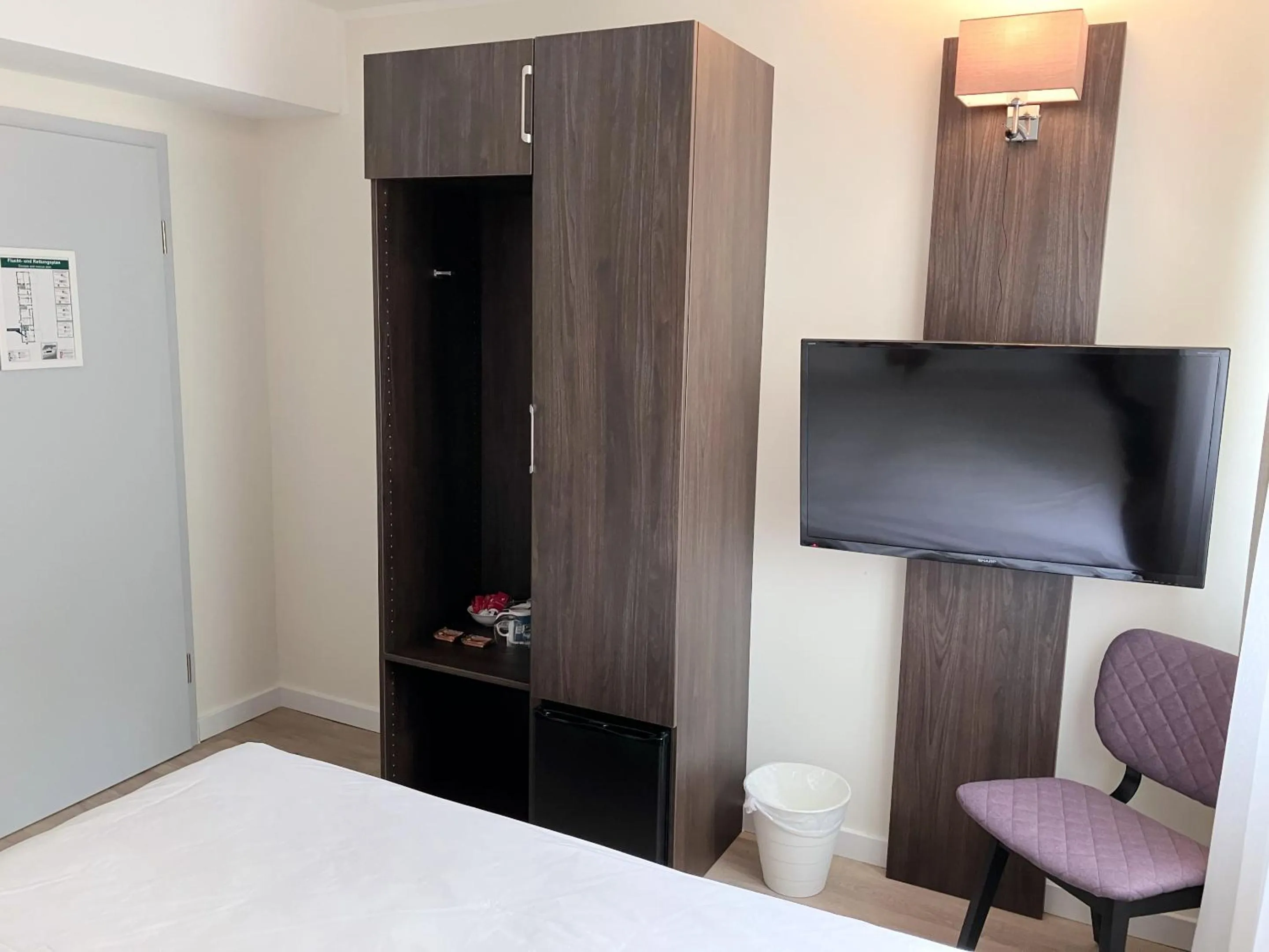 Bedroom, Bed in Hotel Fährhaus km734