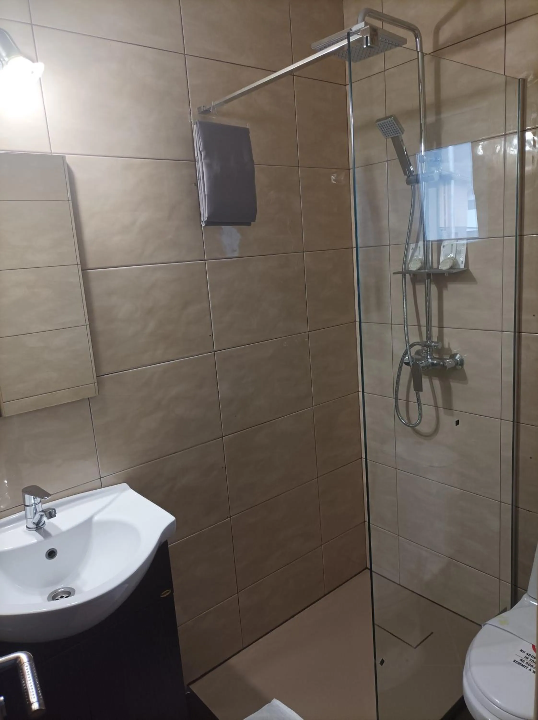 Shower in Zoltán & Erika Panzió Parajd